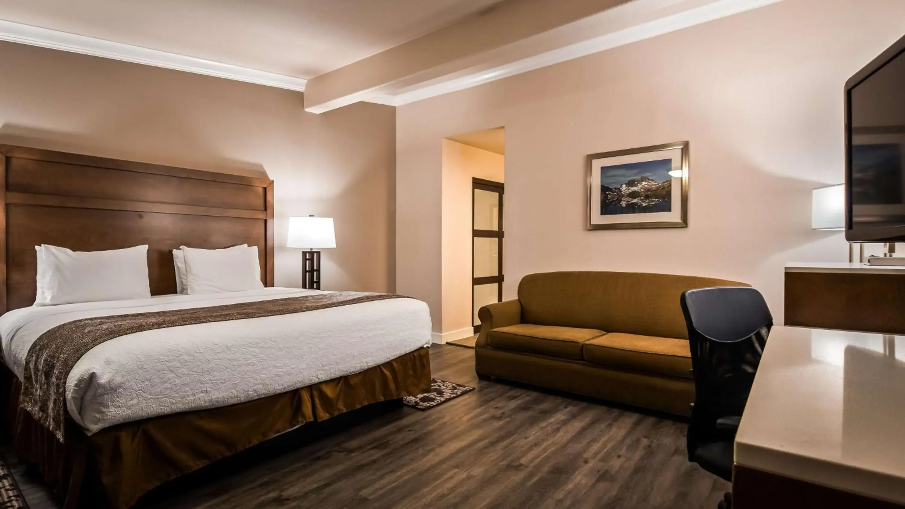 Photo of the whole room, Bed in Best Western Bishop Lodge Photo of the whole room, Bed in Best Western Bishop Lodge