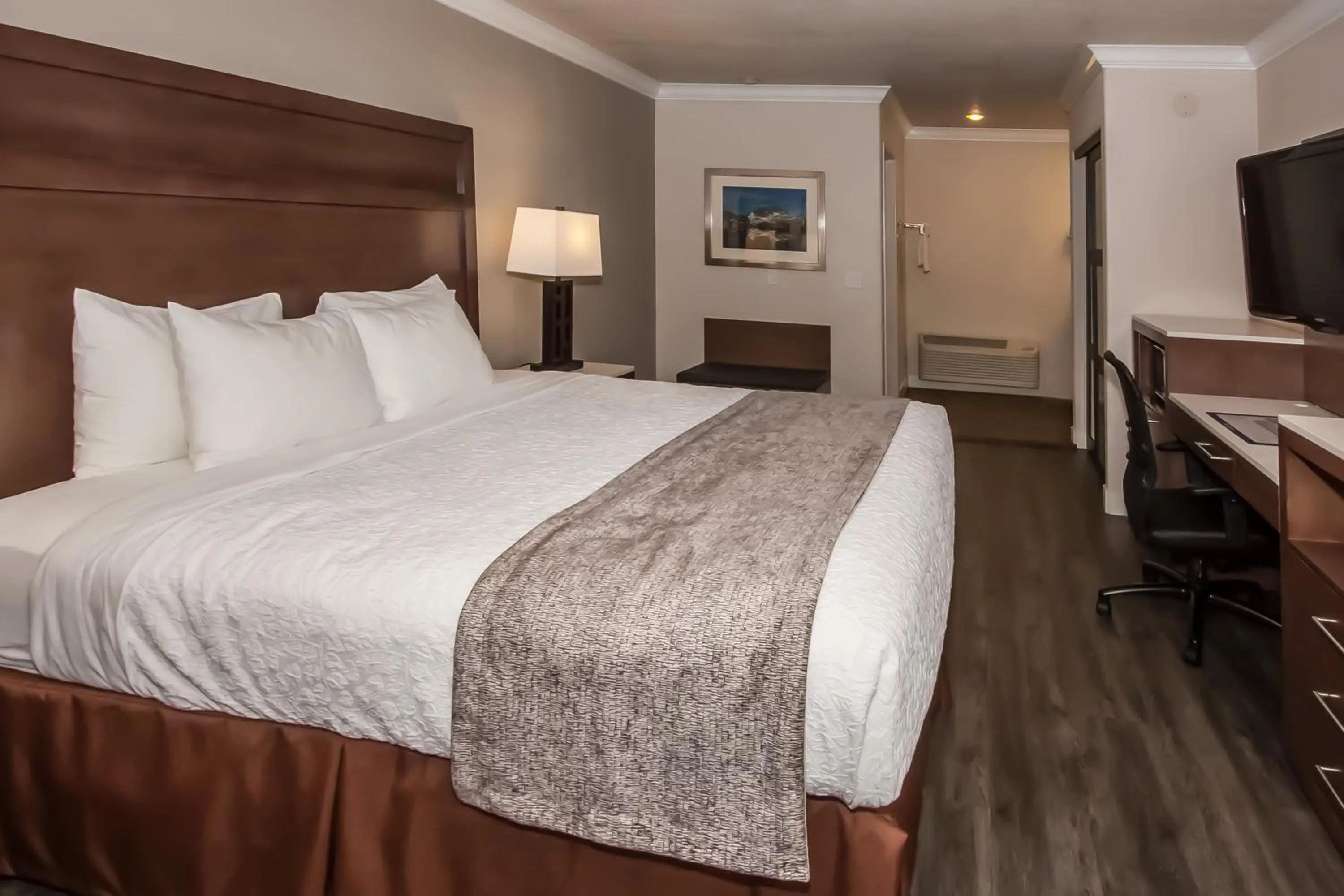 Photo of the whole room, Bed in Best Western Bishop Lodge