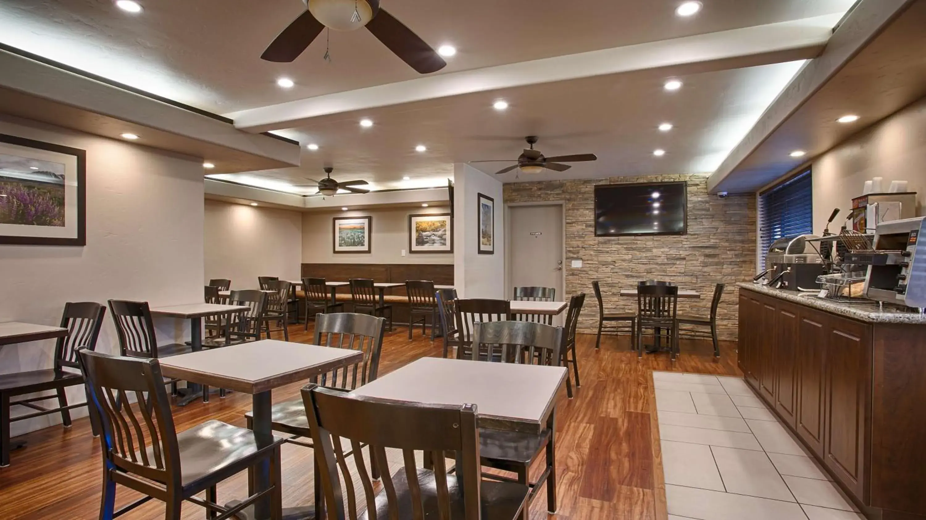 Restaurant/places to eat in Best Western Bishop Lodge Restaurant/places to eat in Best Western Bishop Lodge