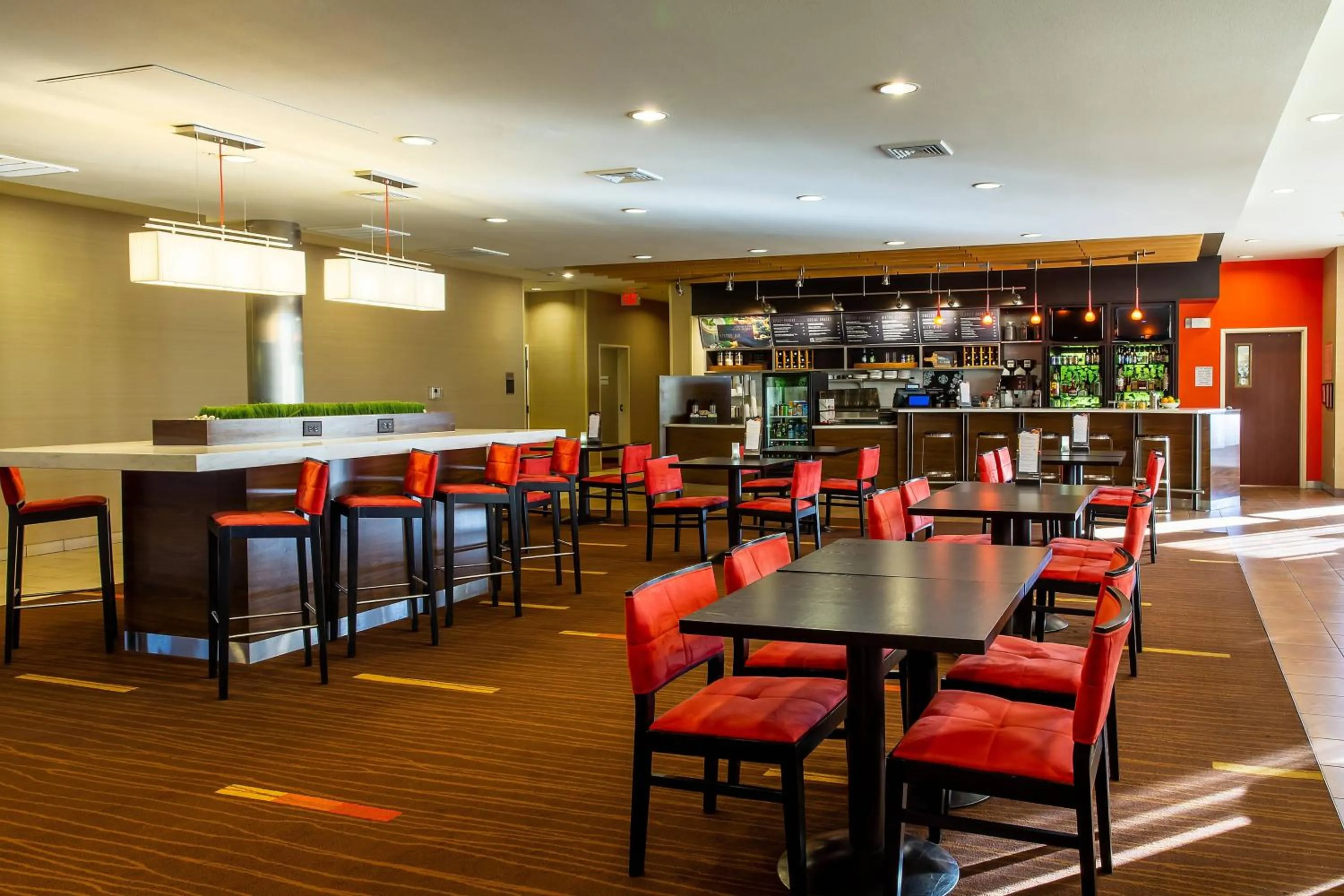 Restaurant/places to eat in Courtyard by Marriott Lexington Keeneland/Airport