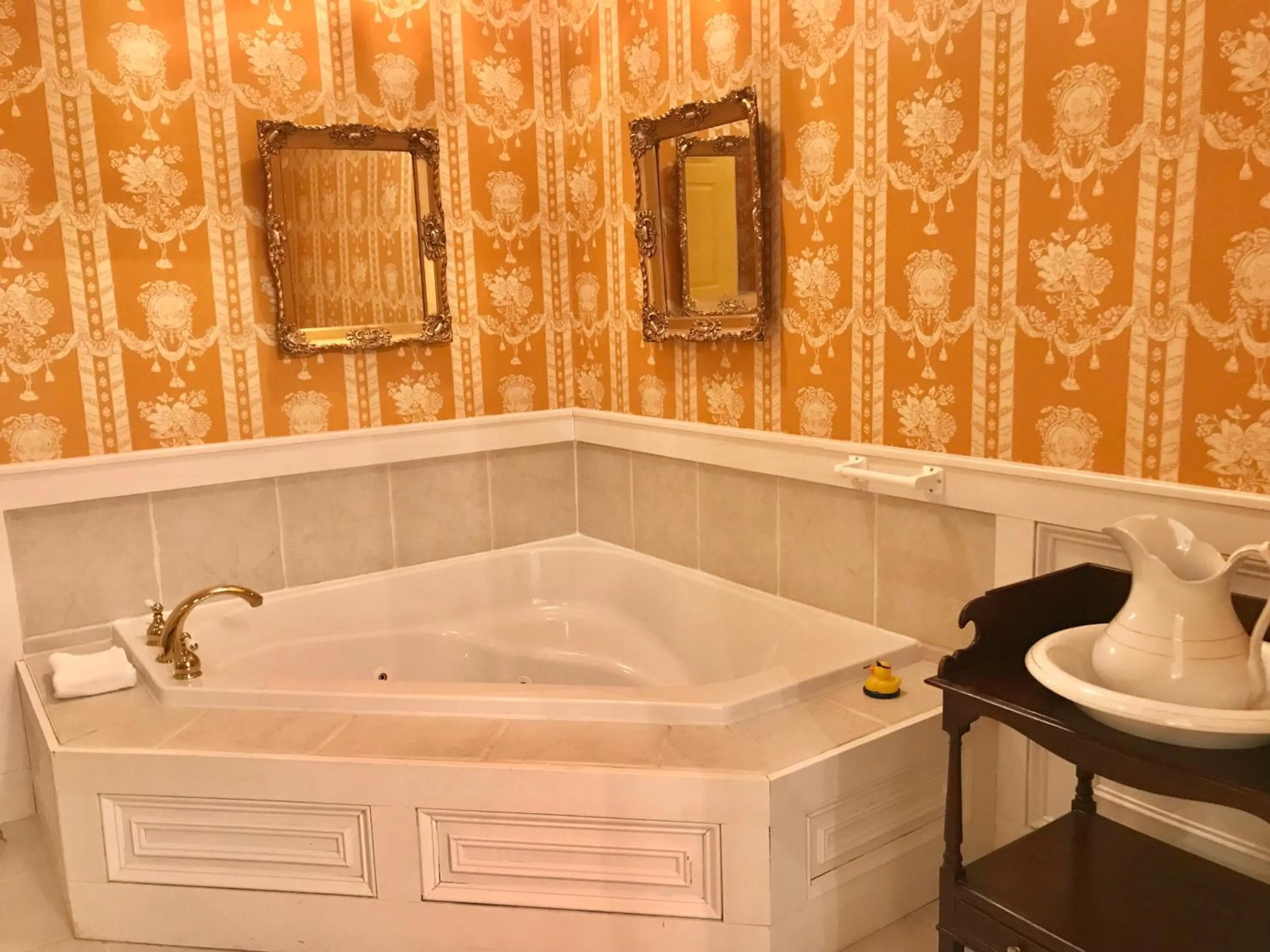Bathroom in 1896 House Country Inn - Barnside Inn