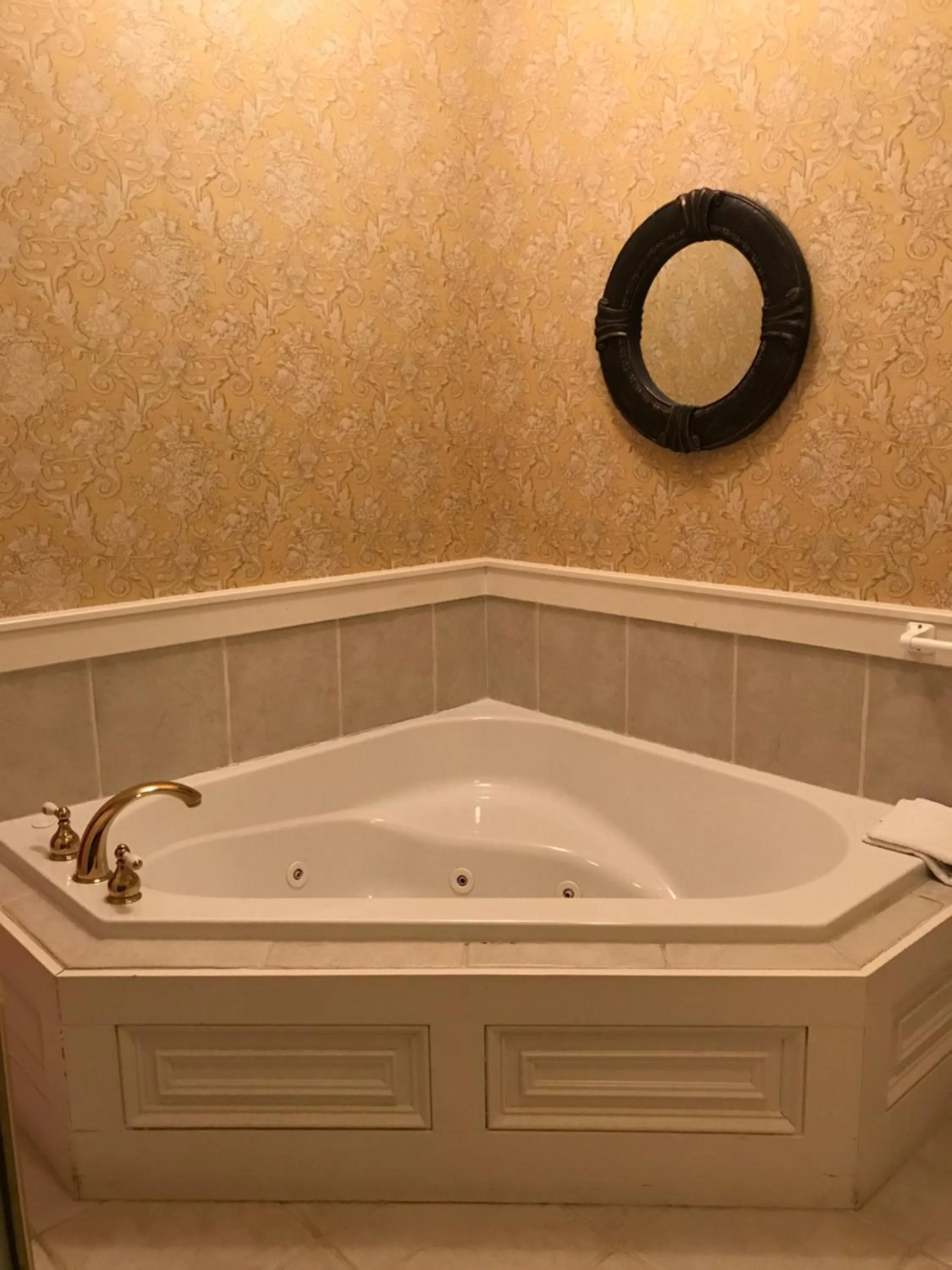 Bathroom in 1896 House Country Inn - Barnside Inn