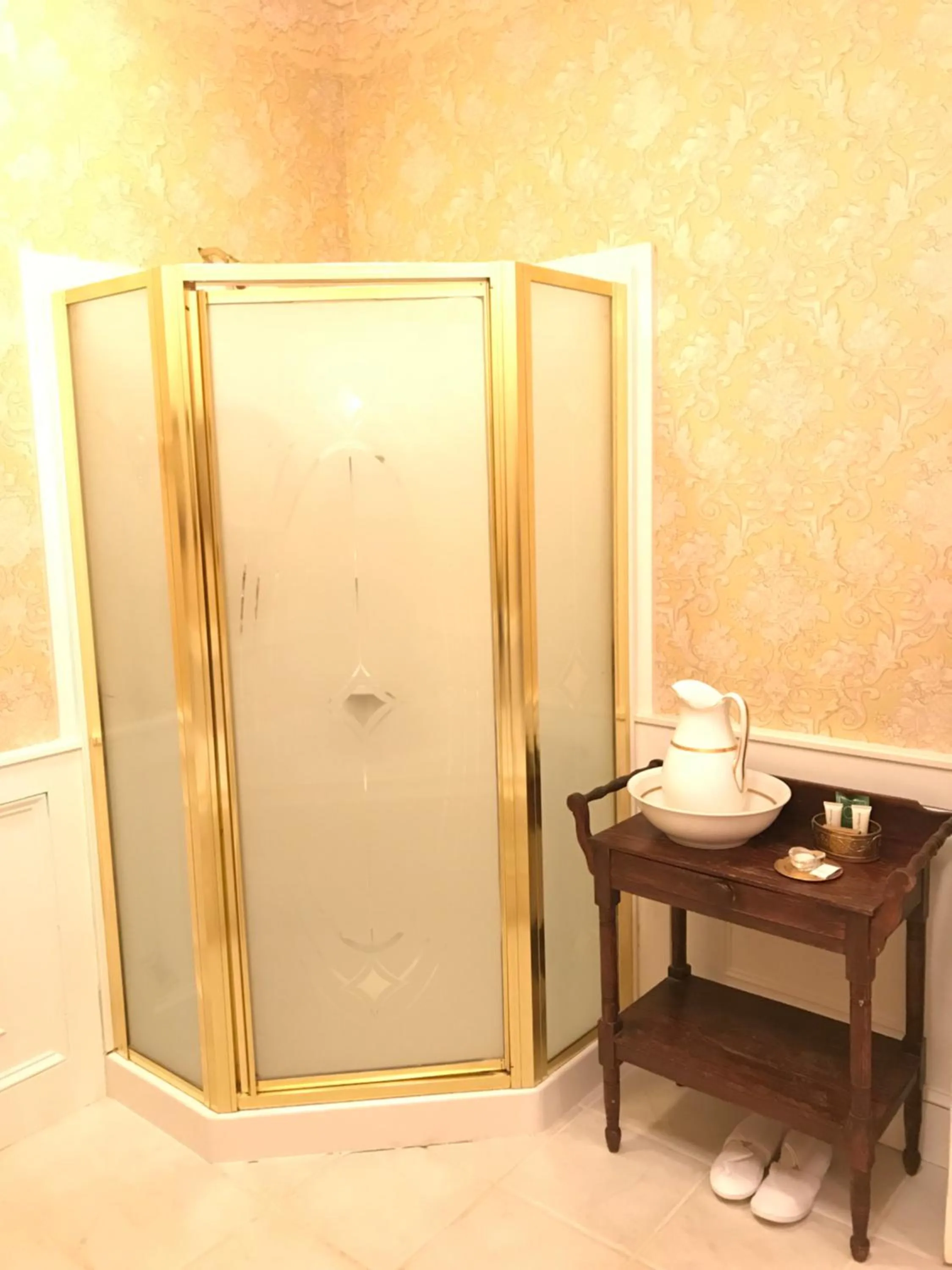 Bathroom in 1896 House Country Inn - Barnside Inn