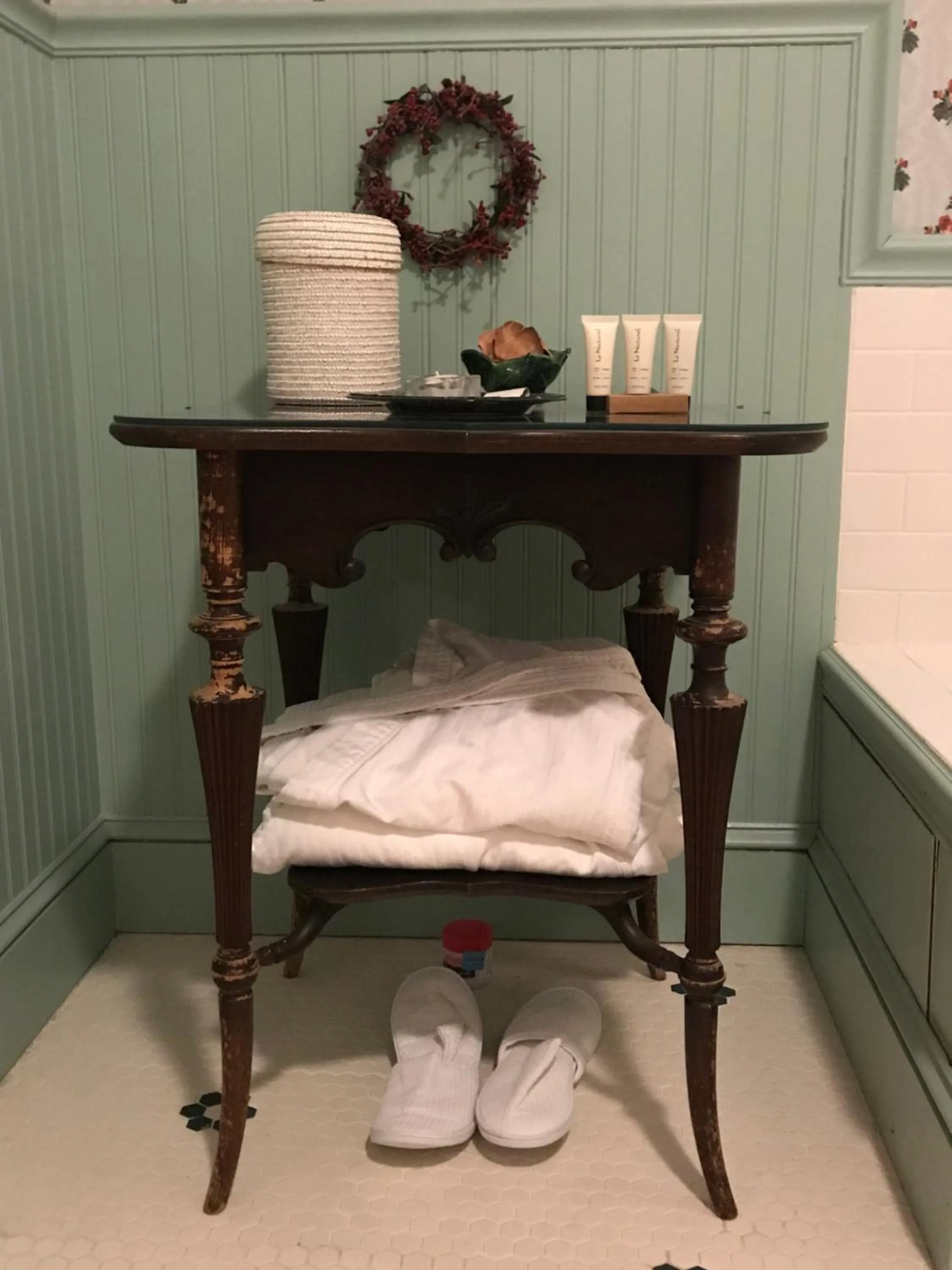 Bathroom in 1896 House Country Inn - Barnside Inn