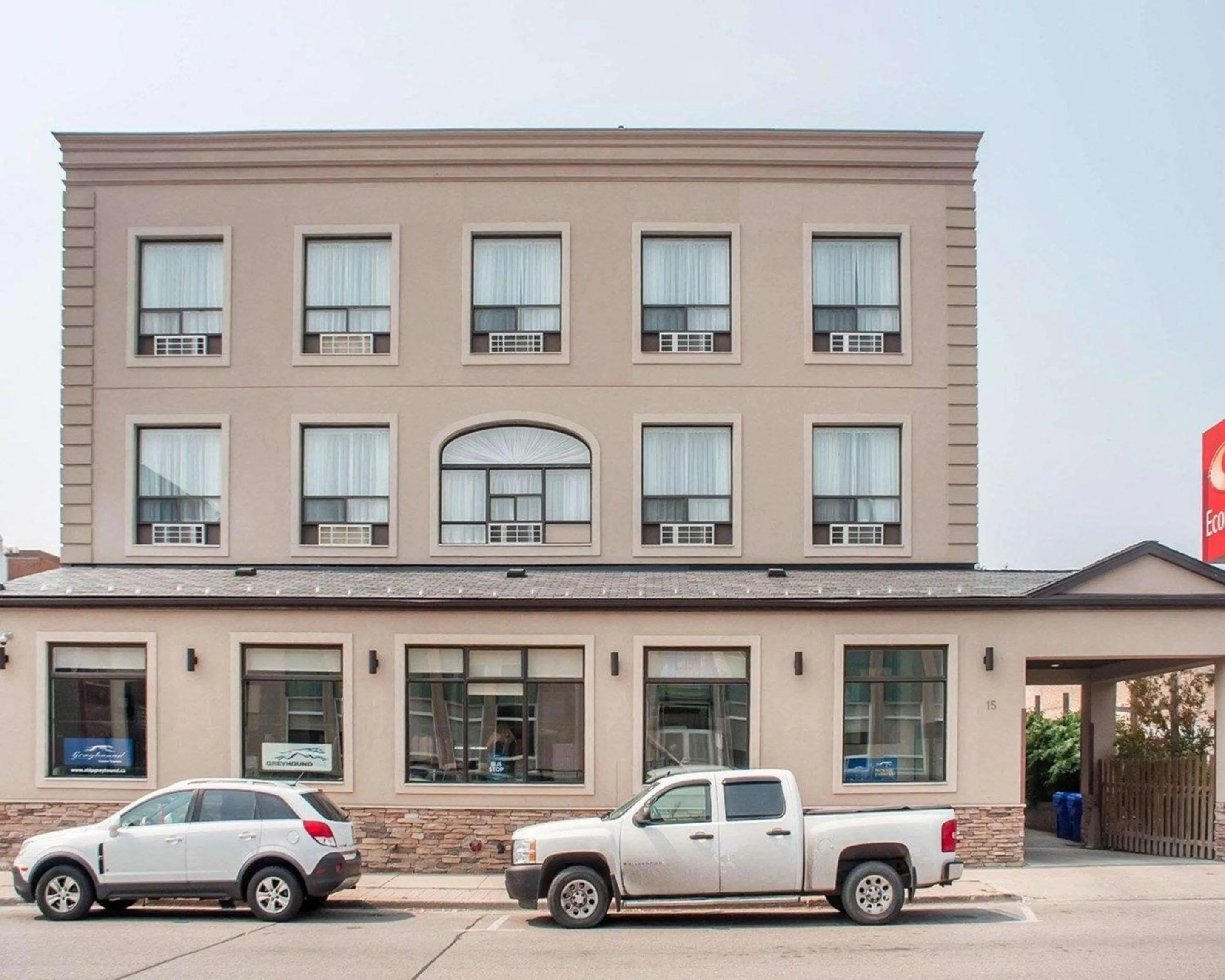 Property building in Woodstock Inn and Suites