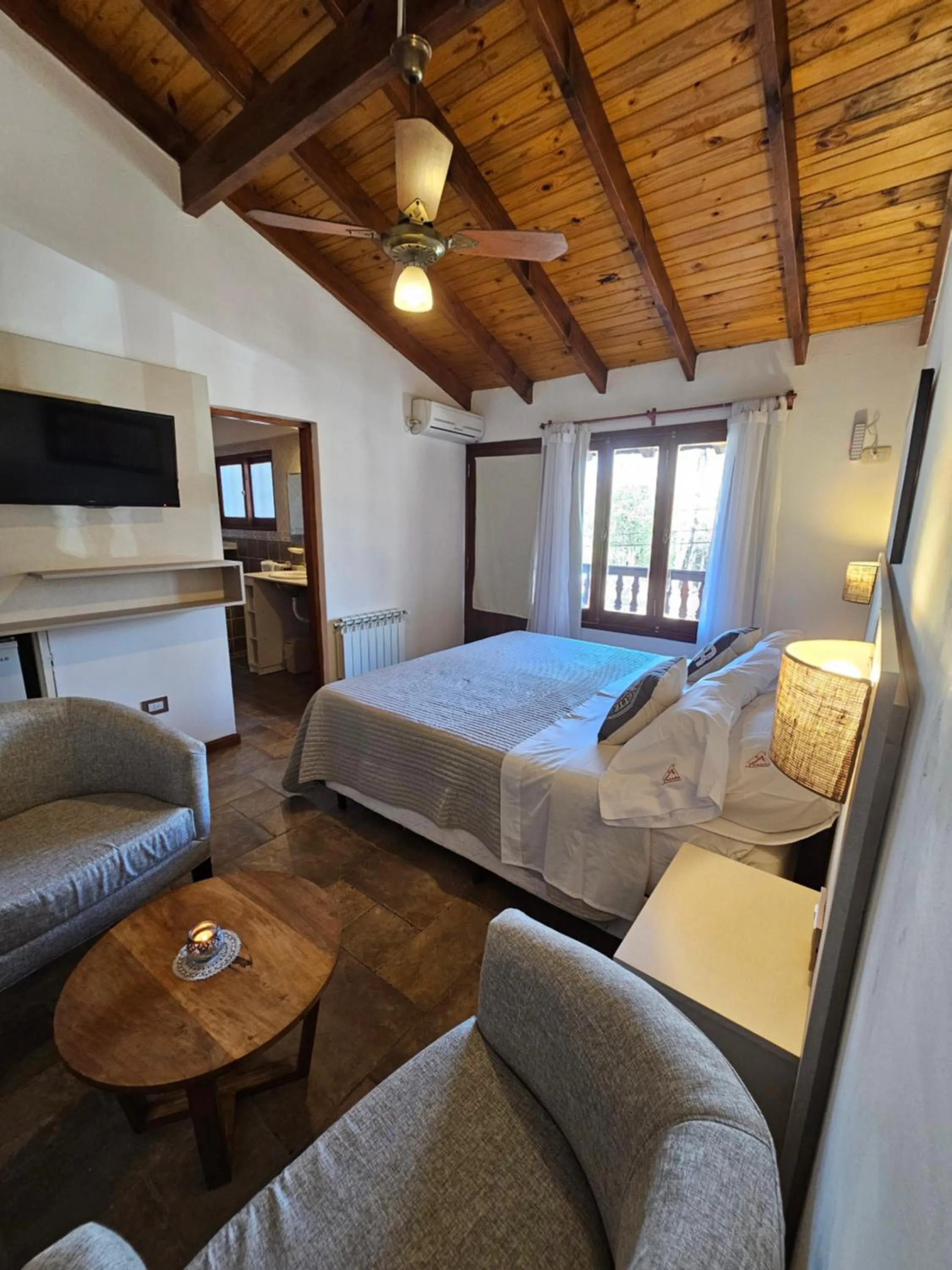 Photo of the whole room in Posada Aitue