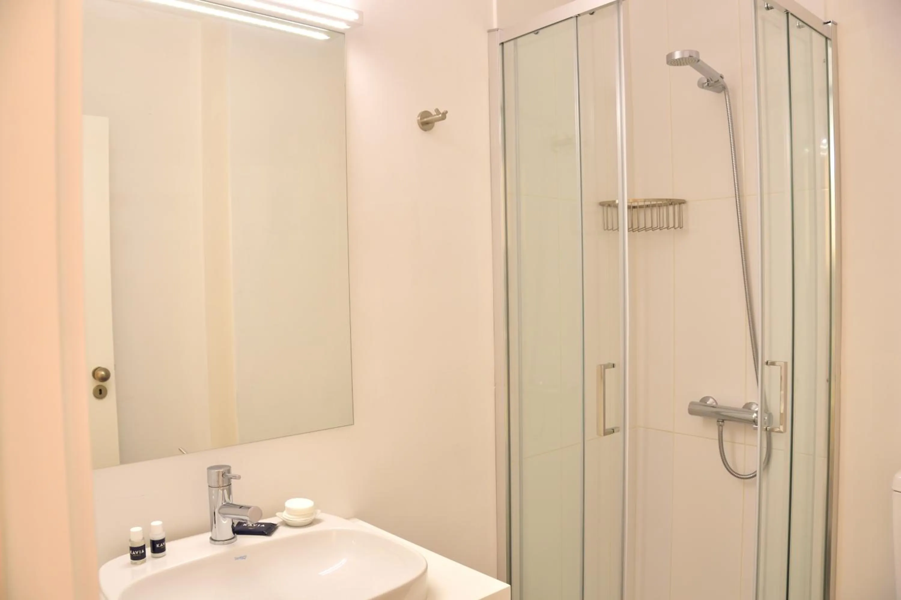 Shower in Hotel Sol Algarve by Kavia