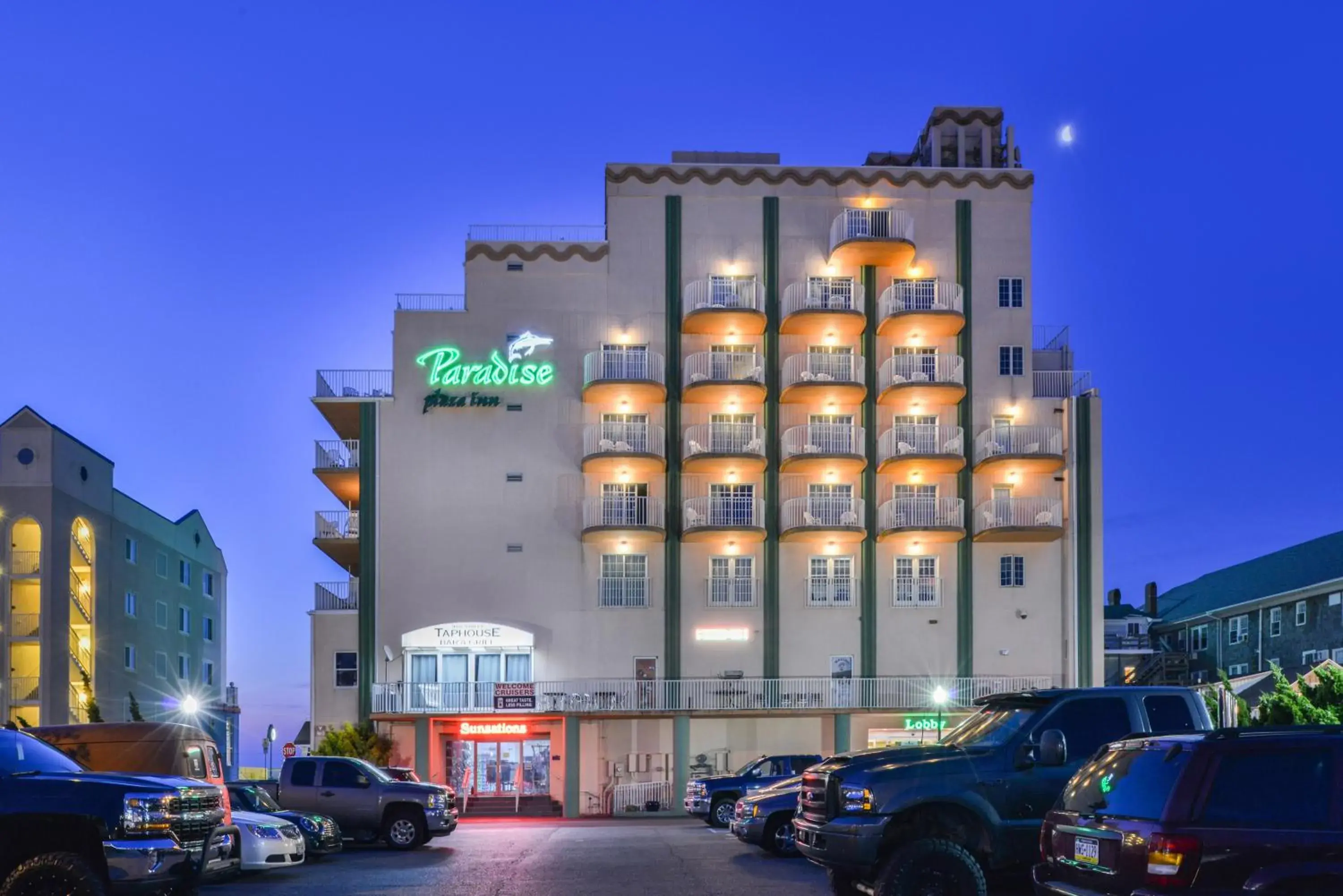 Facade/entrance, Property Building in Paradise Plaza Inn