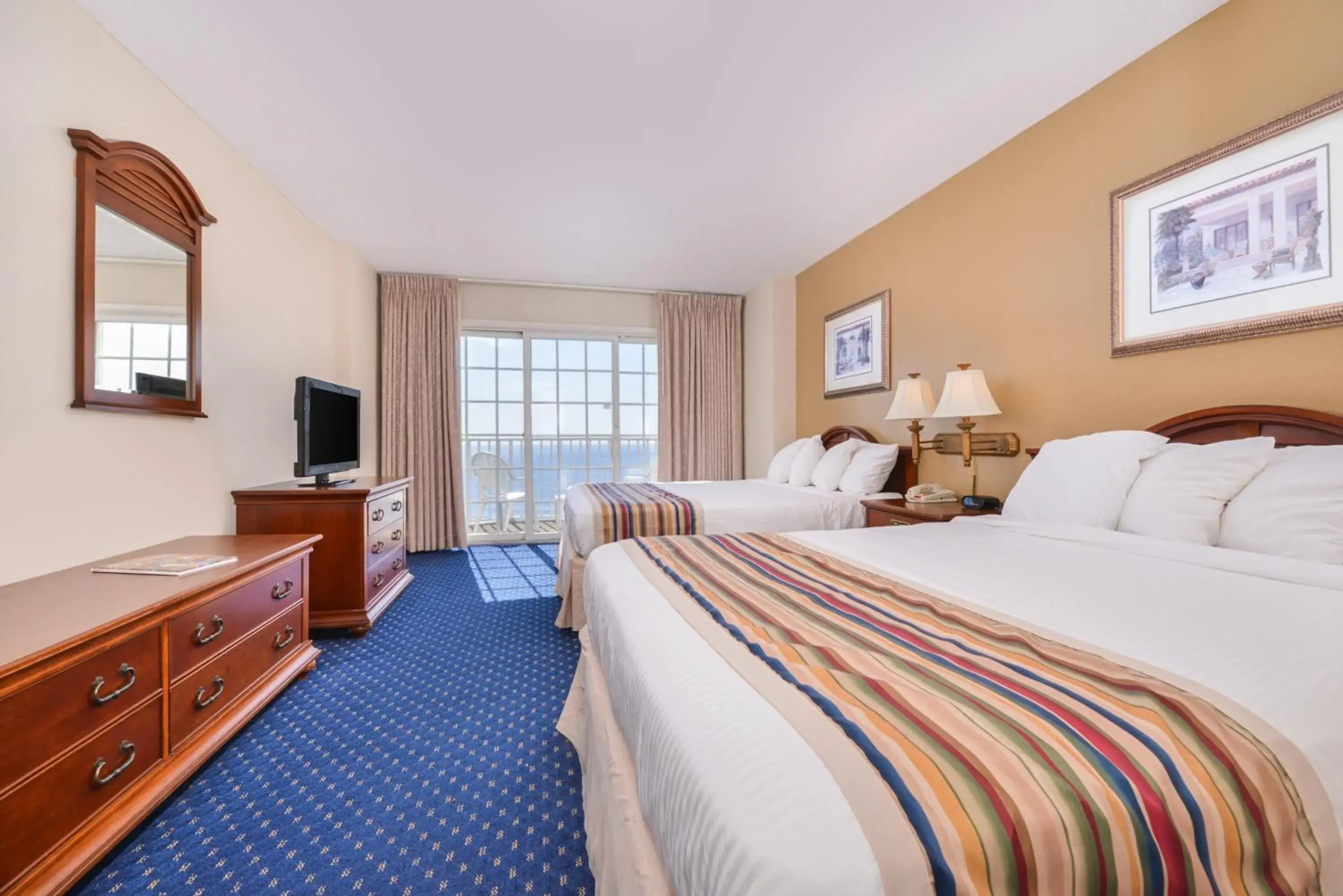 Sea view, Bed in Paradise Plaza Inn