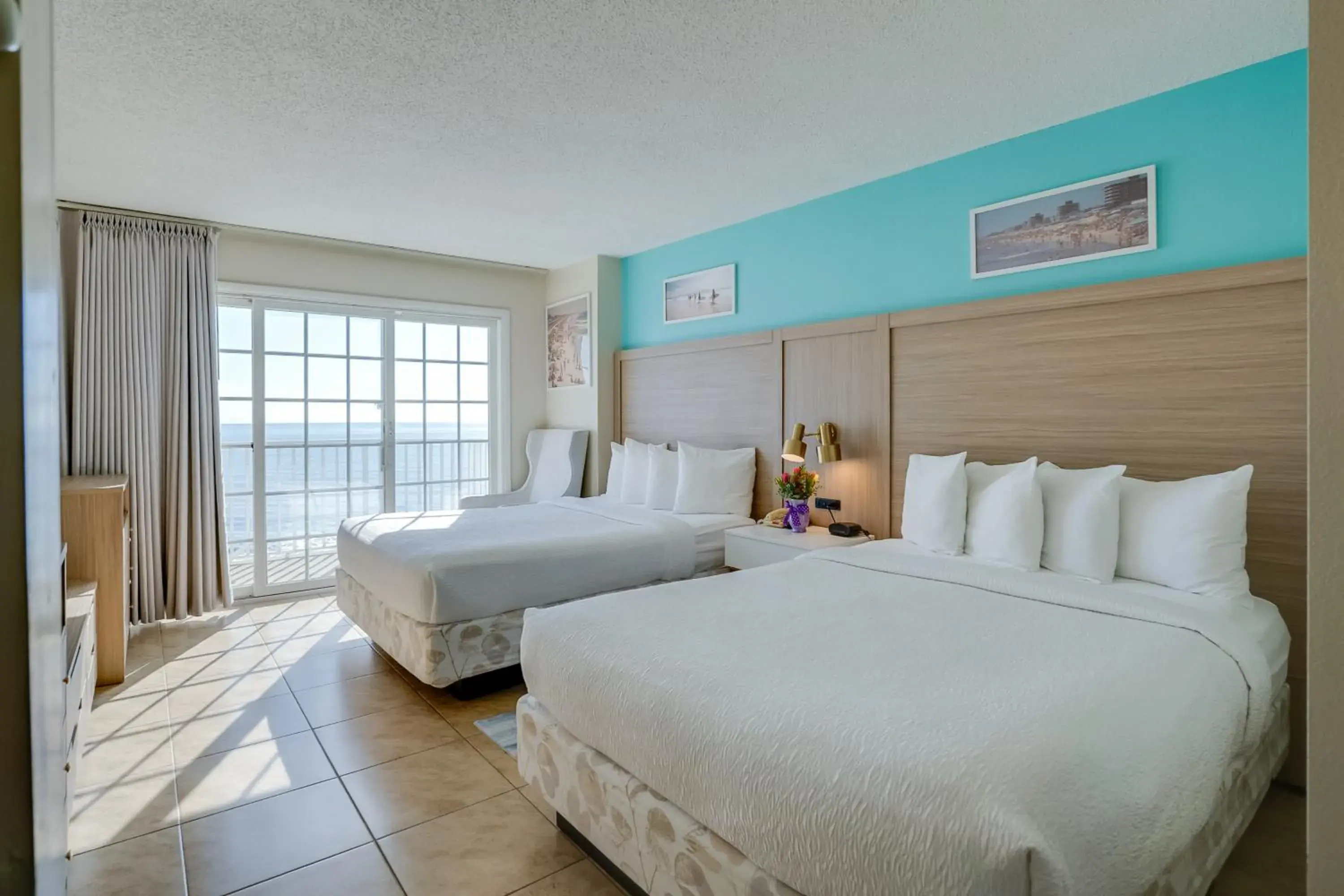 Bed in Paradise Plaza Inn Bed in Paradise Plaza Inn