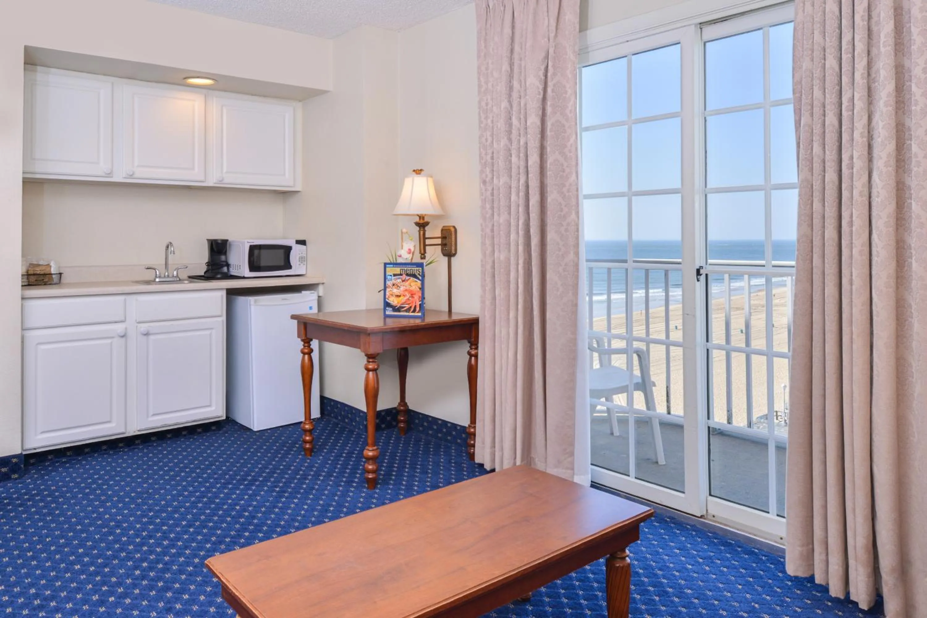 Living room in Paradise Plaza Inn