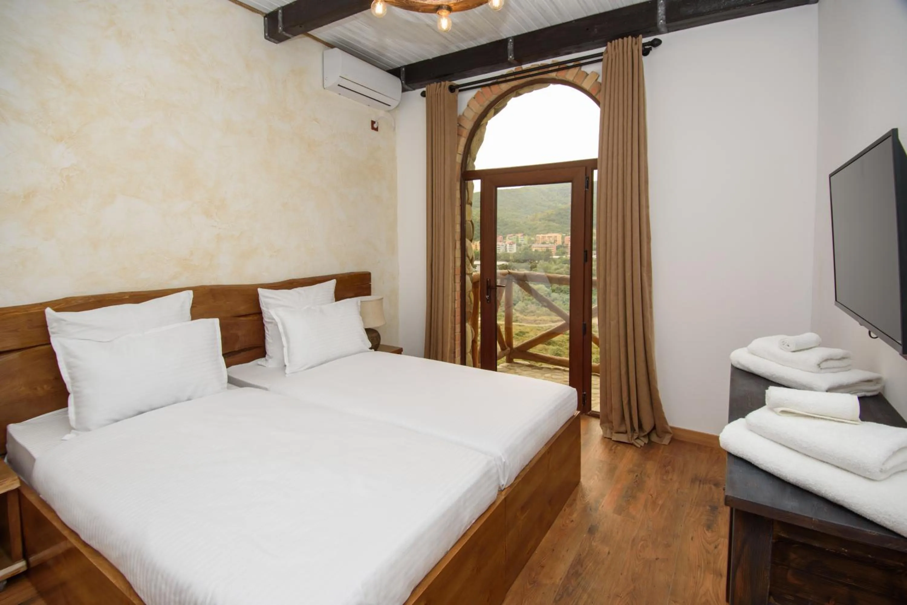 Standard Double or Twin Room in Golden Fleece