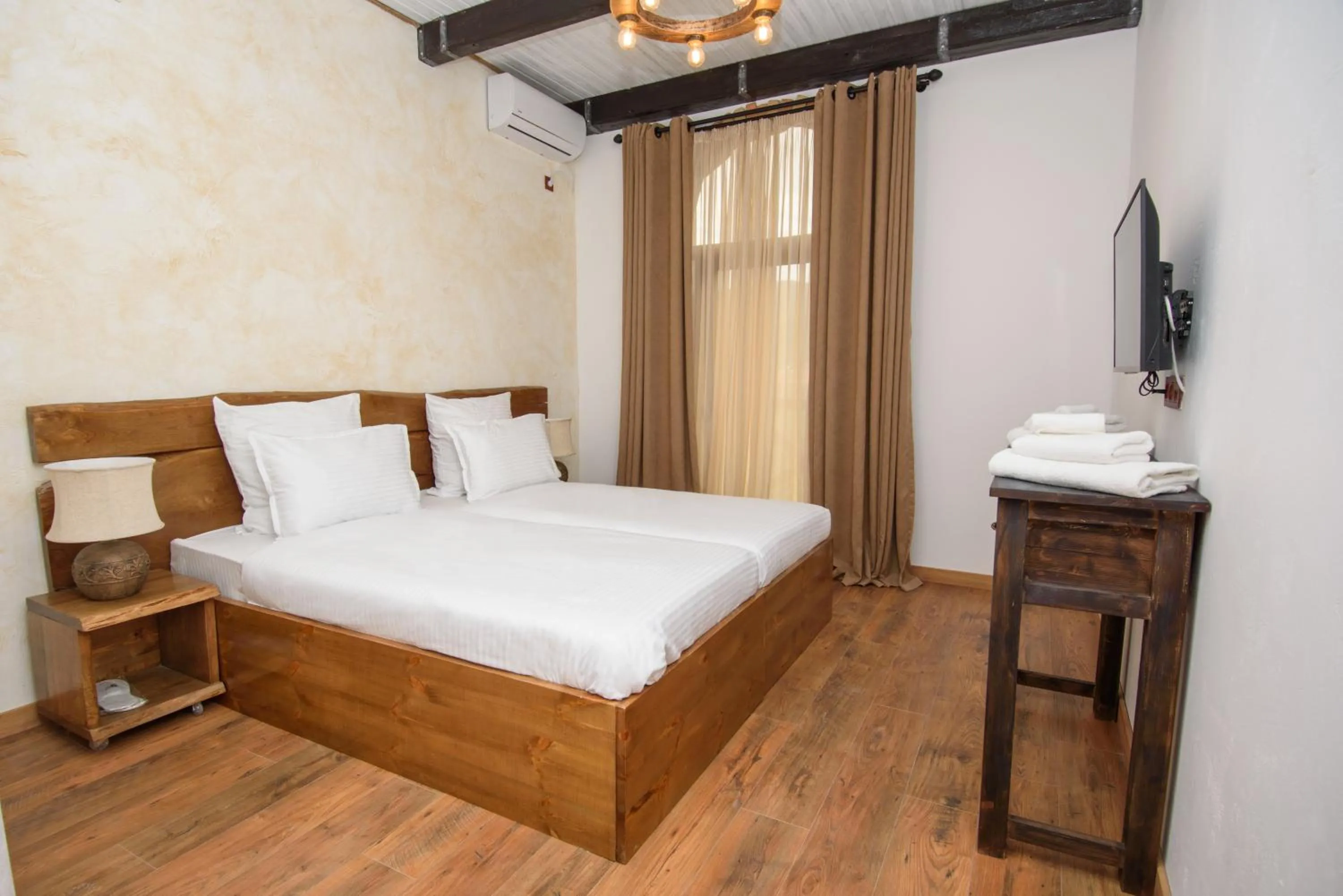 Standard Double or Twin Room in Golden Fleece