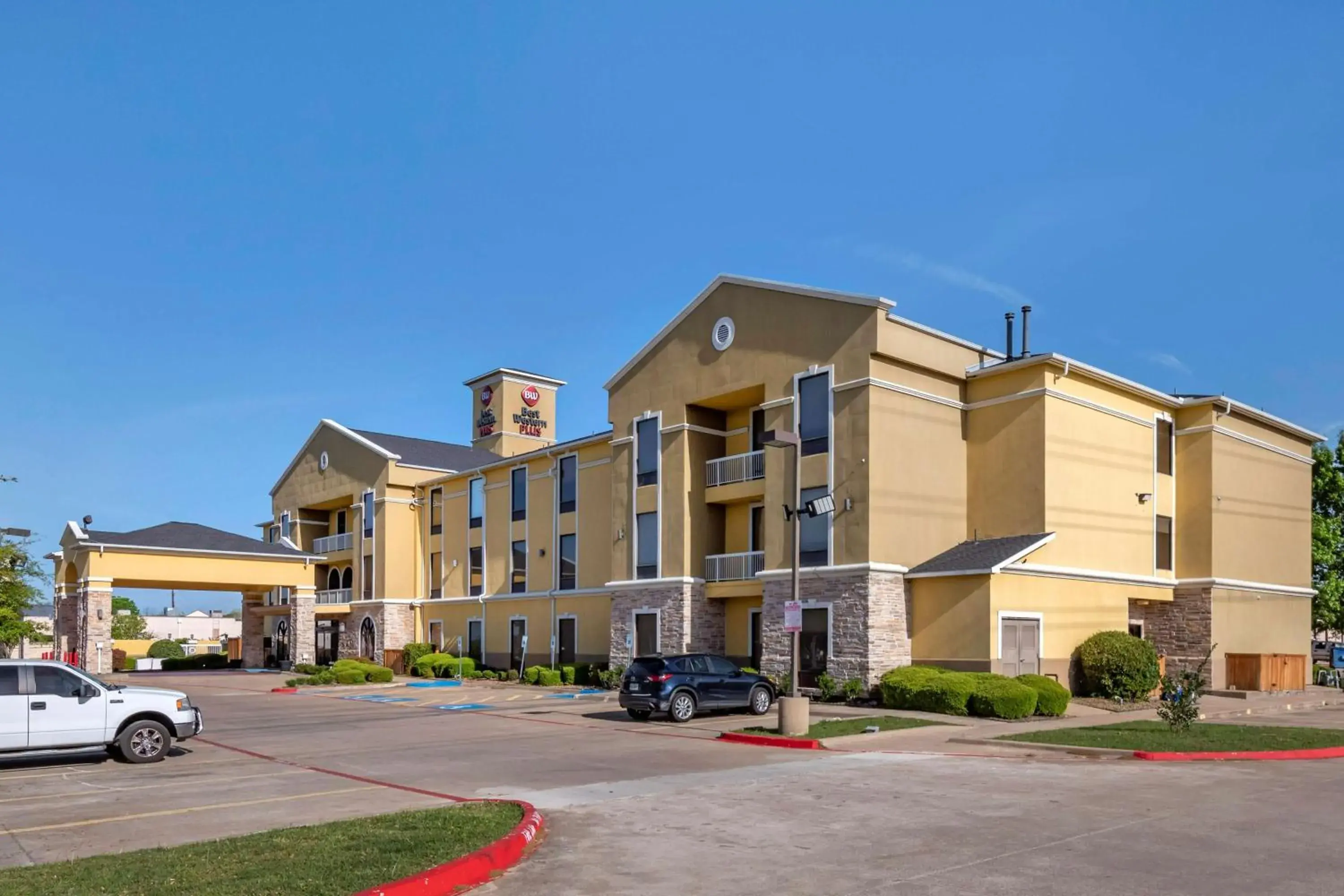 Property building in Best Western Plus McKinney Inn and Suites Property building in Best Western Plus McKinney Inn and Suites