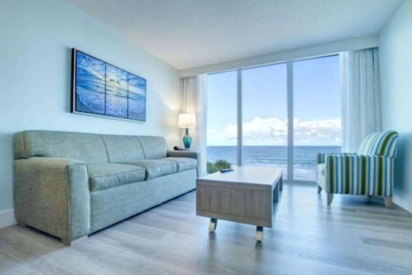 Living room in Grand Seas by Exploria Resorts