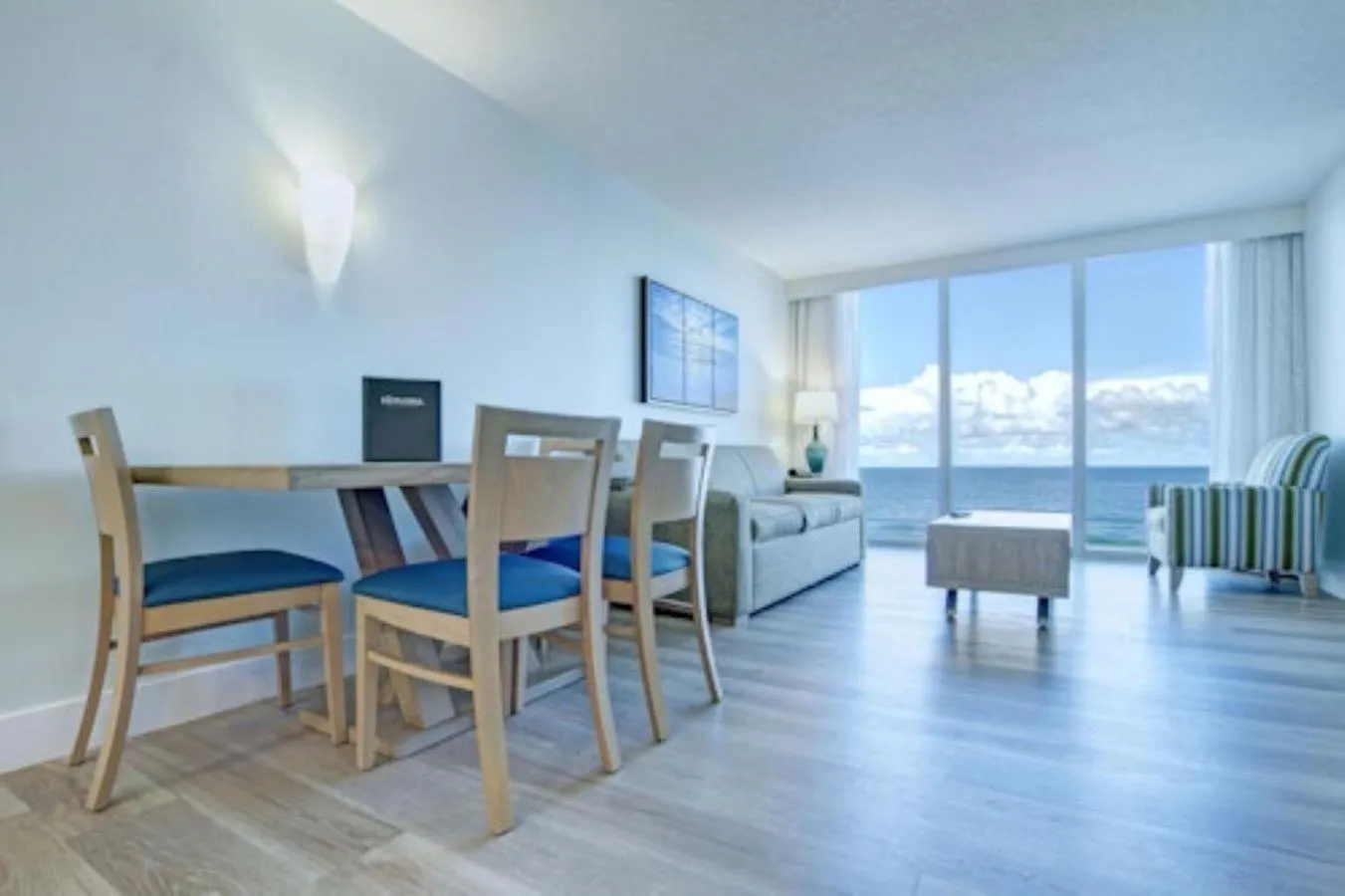 Dining area in Grand Seas by Exploria Resorts