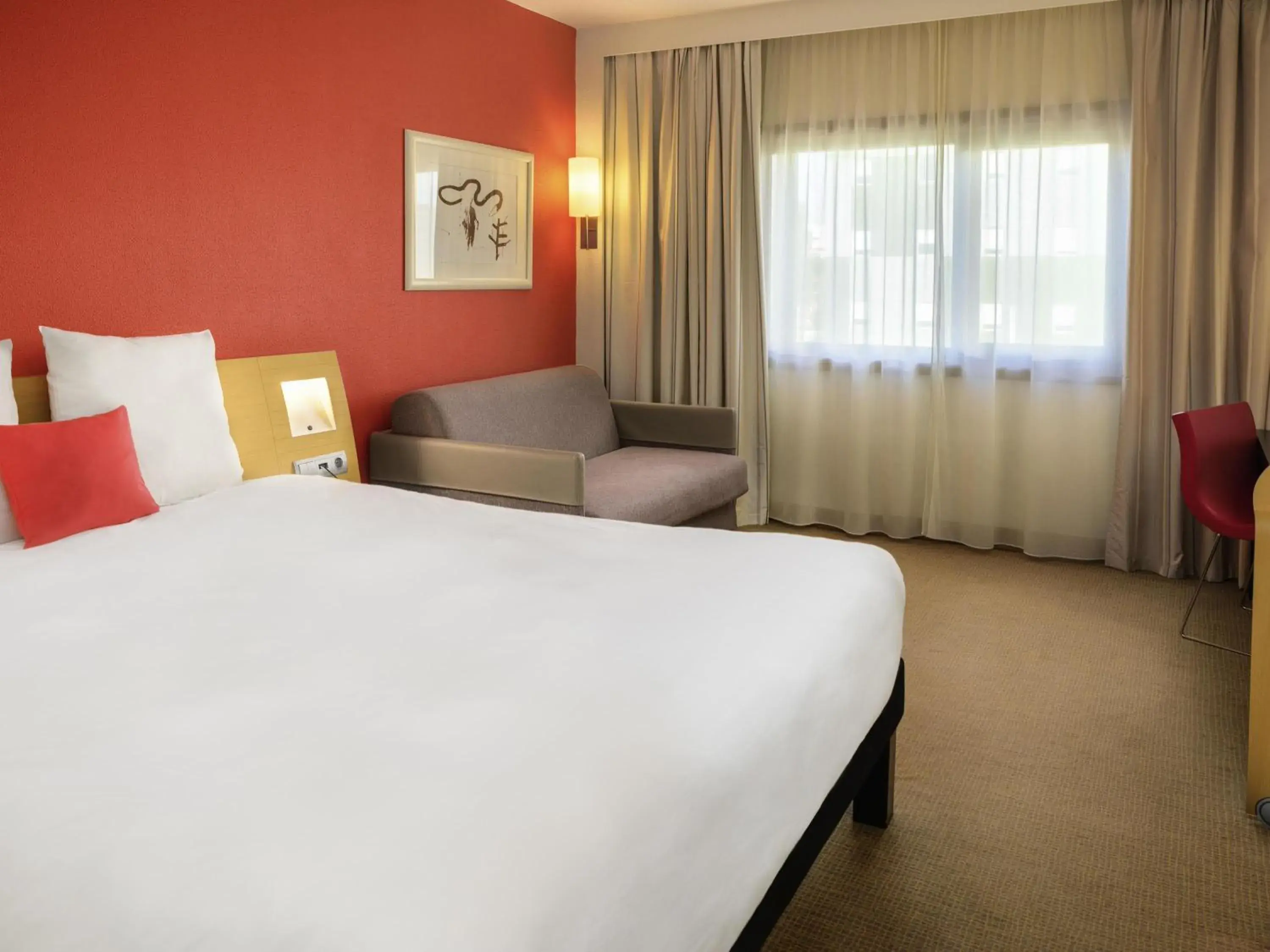 Superior Queen Room with Sofa in Novotel Porto Gaia Superior Queen Room with Sofa in Novotel Porto Gaia