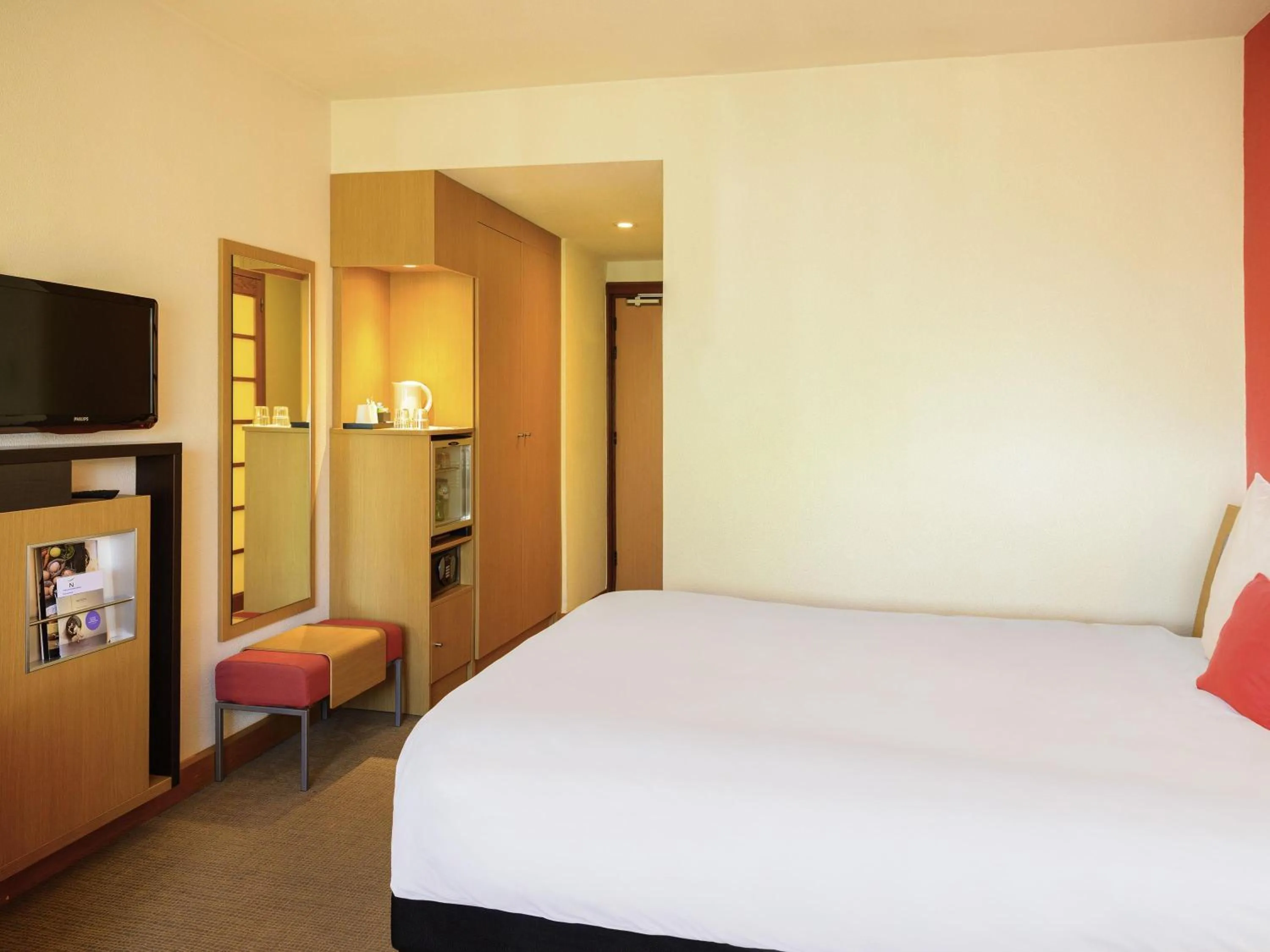 Bedroom, Bed in Novotel Porto Gaia