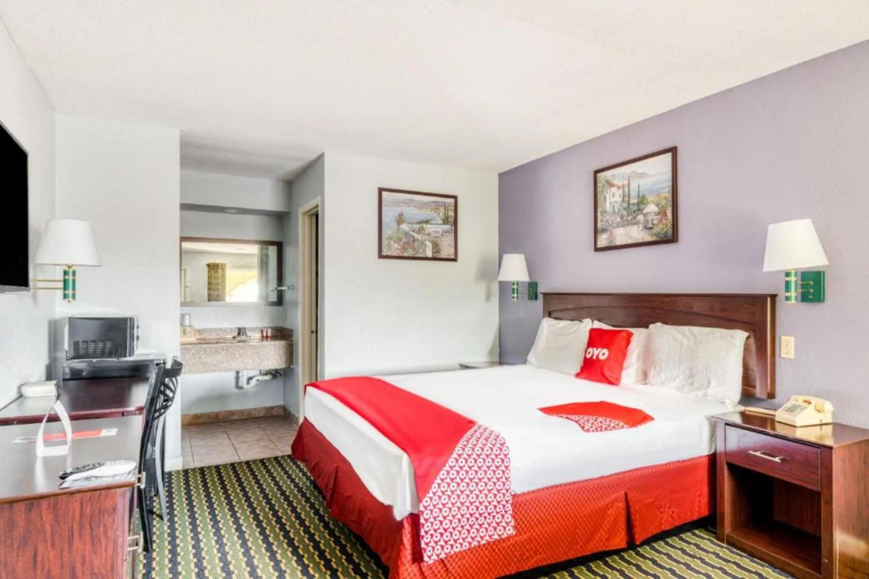 Bedroom in OYO Hotel Channelview I-10