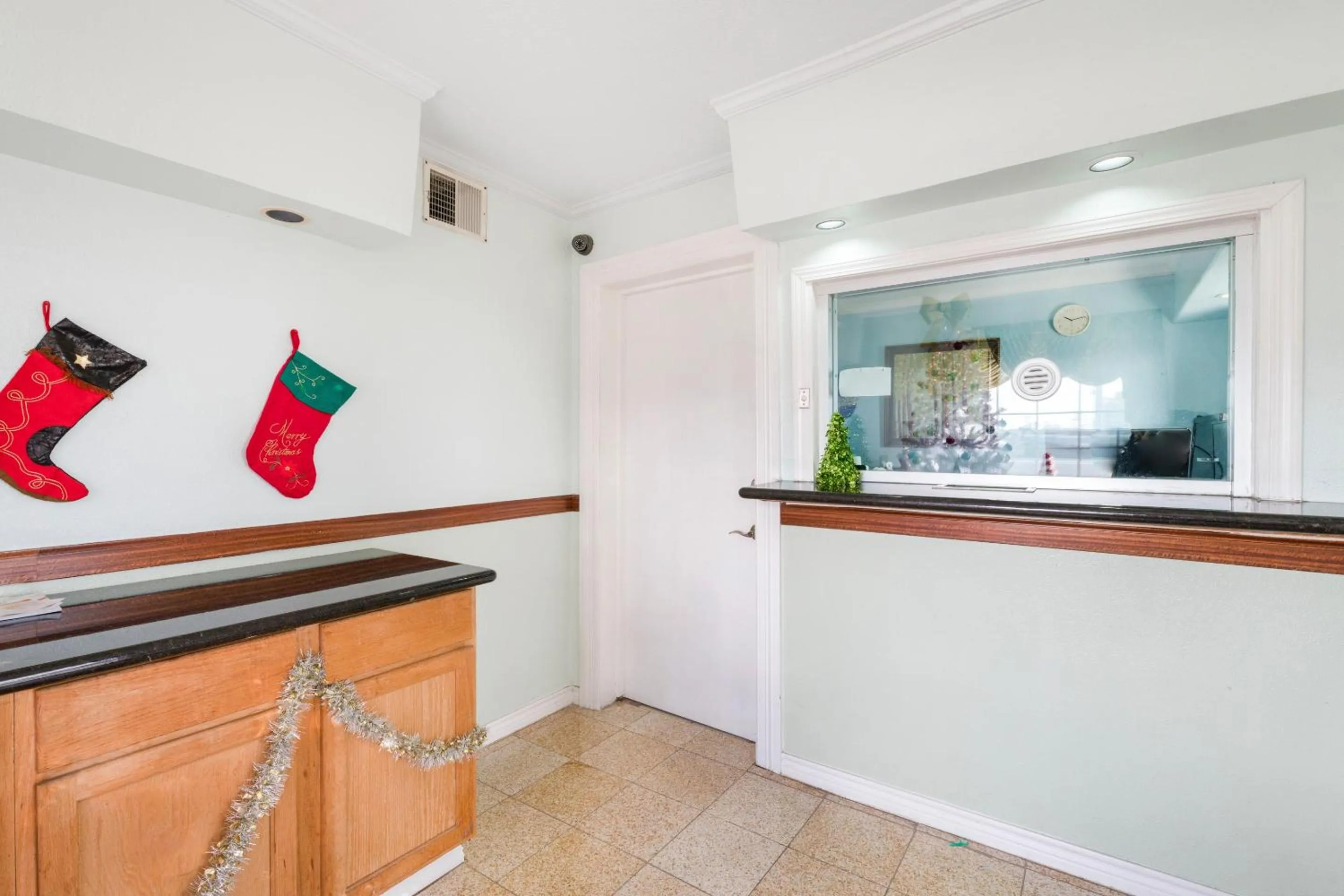 Lobby or reception in OYO Hotel Channelview I-10