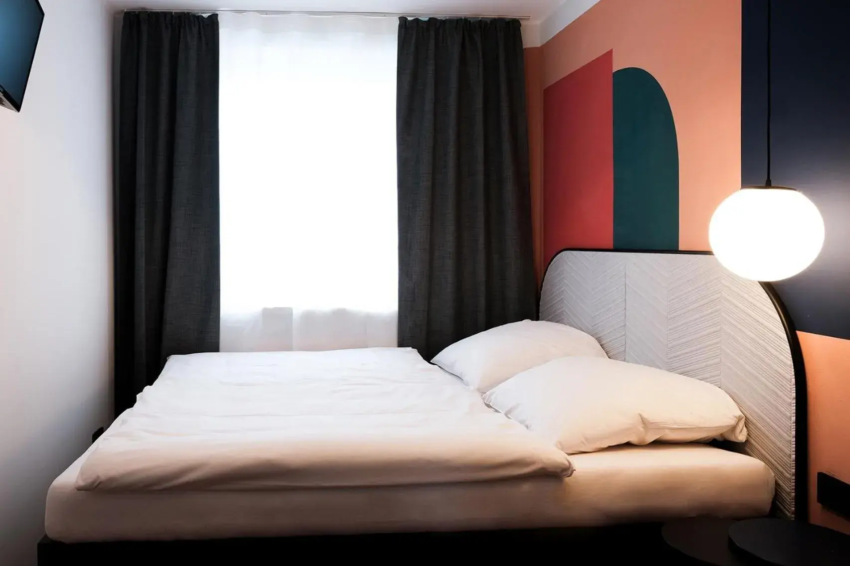 Double Room with Shared Bathroom in The Dot | 24/7 Checkin Double Room with Shared Bathroom in The Dot | 24/7 Checkin
