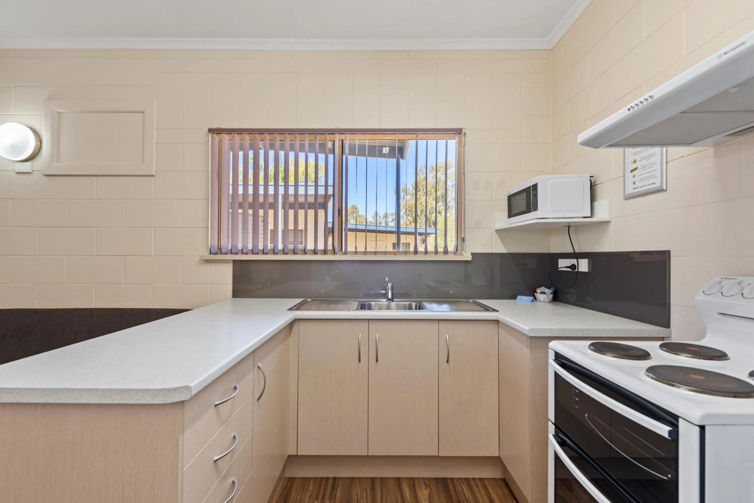 Kitchen or kitchenette in Discovery Parks - Lake Bonney