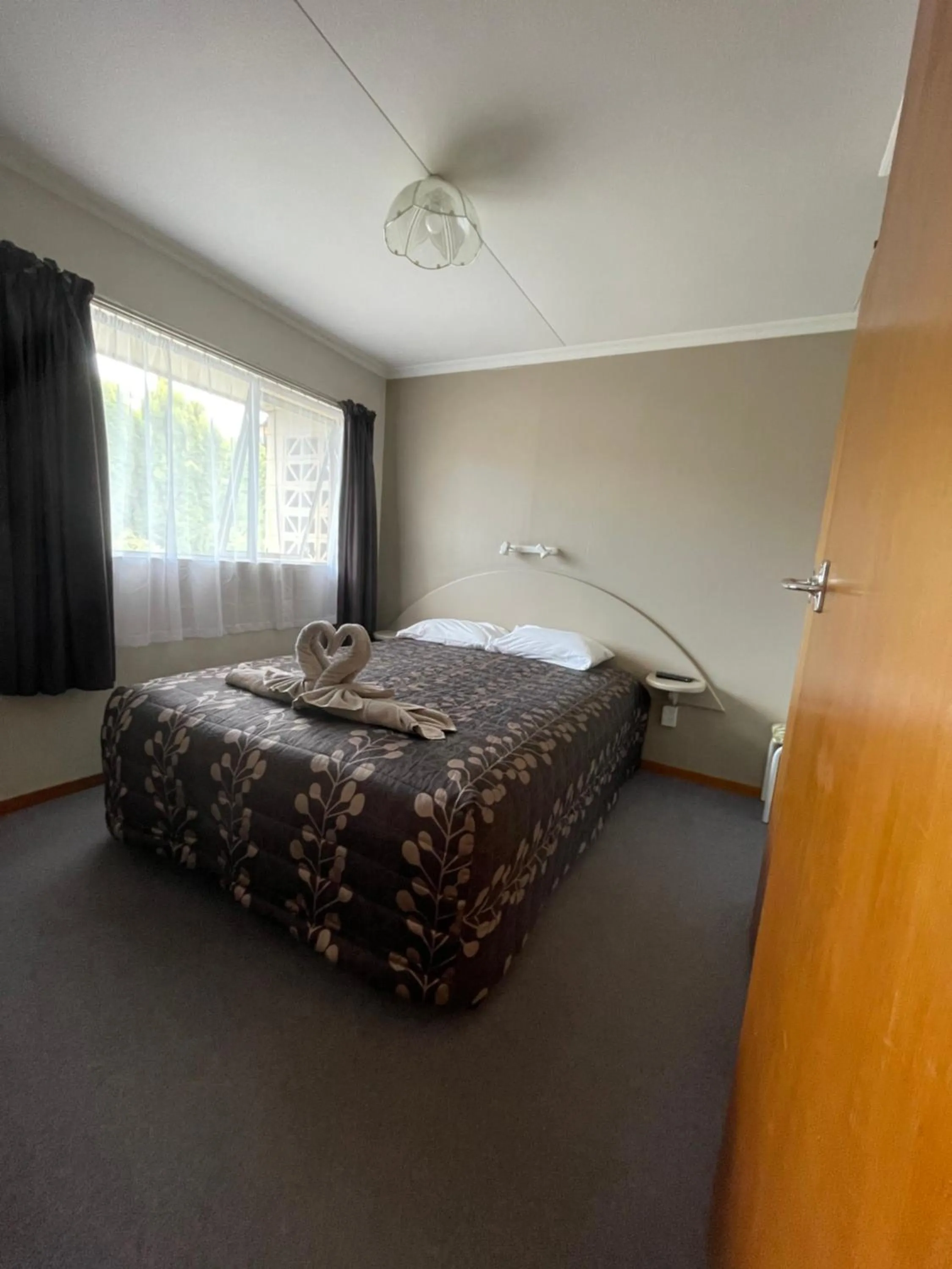 Bed in Alexandra Motor Lodge NZ