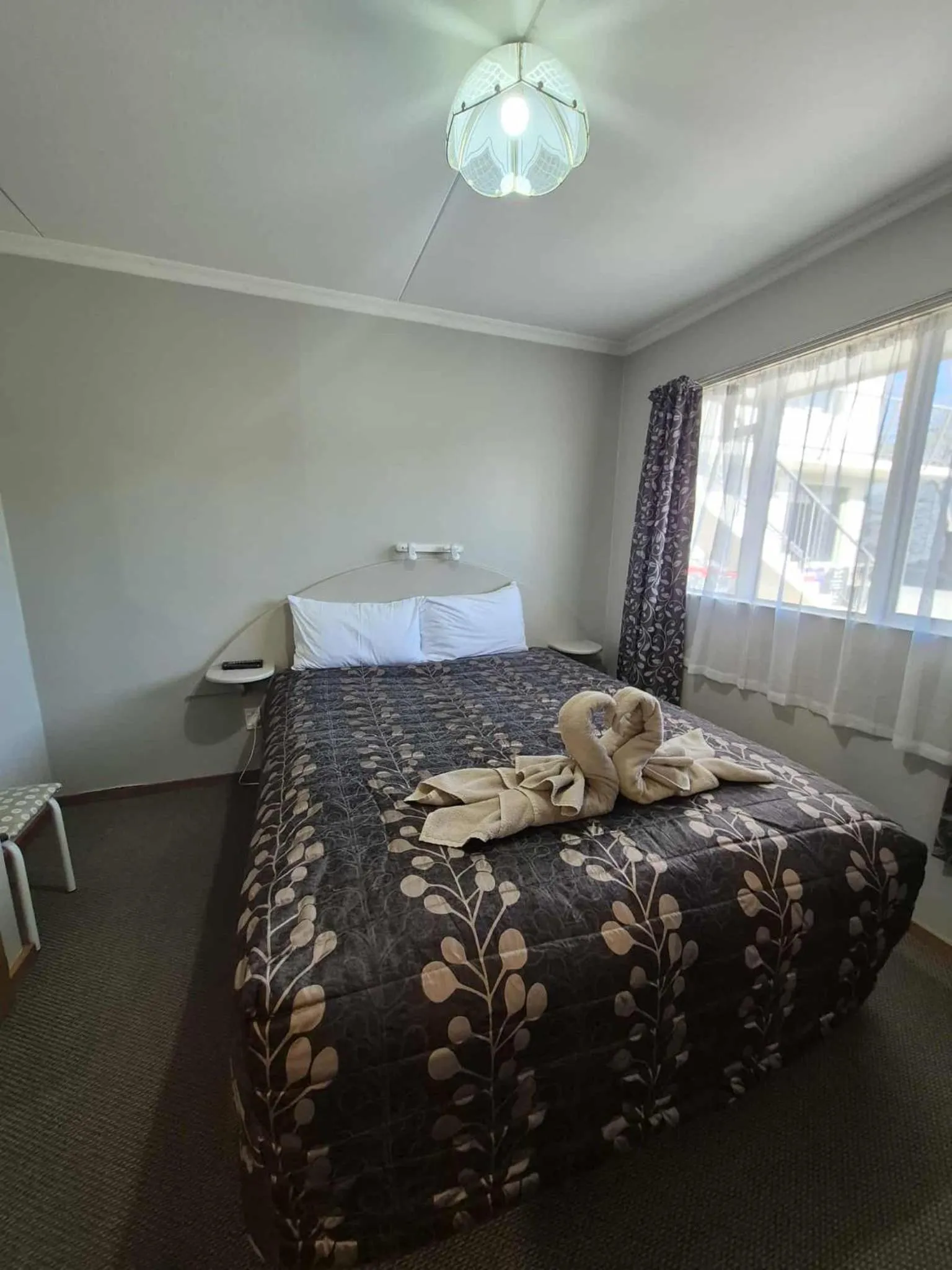 Bedroom, Bed in Alexandra Motor Lodge NZ