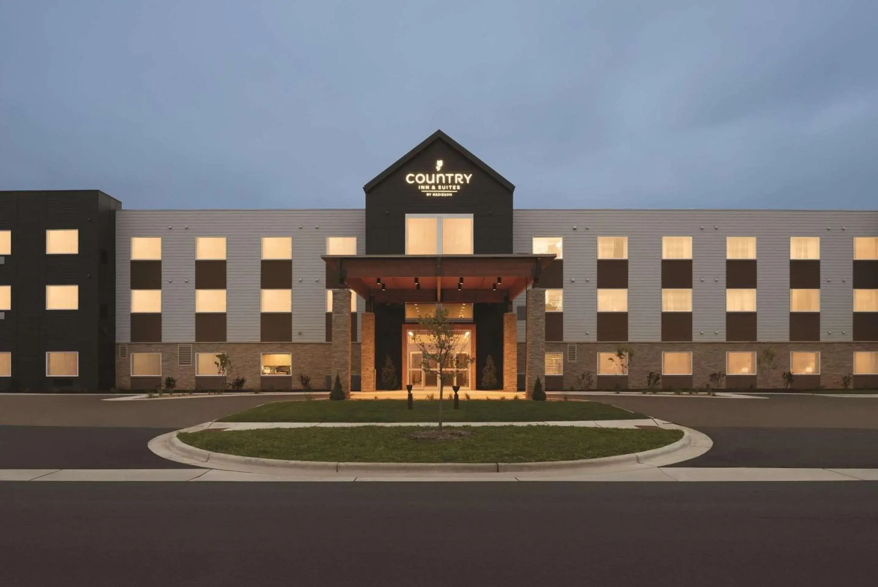 Property building in Country Inn & Suites by Radisson, Ft. Atkinson, WI Property building in Country Inn & Suites by Radisson, Ft. Atkinson, WI