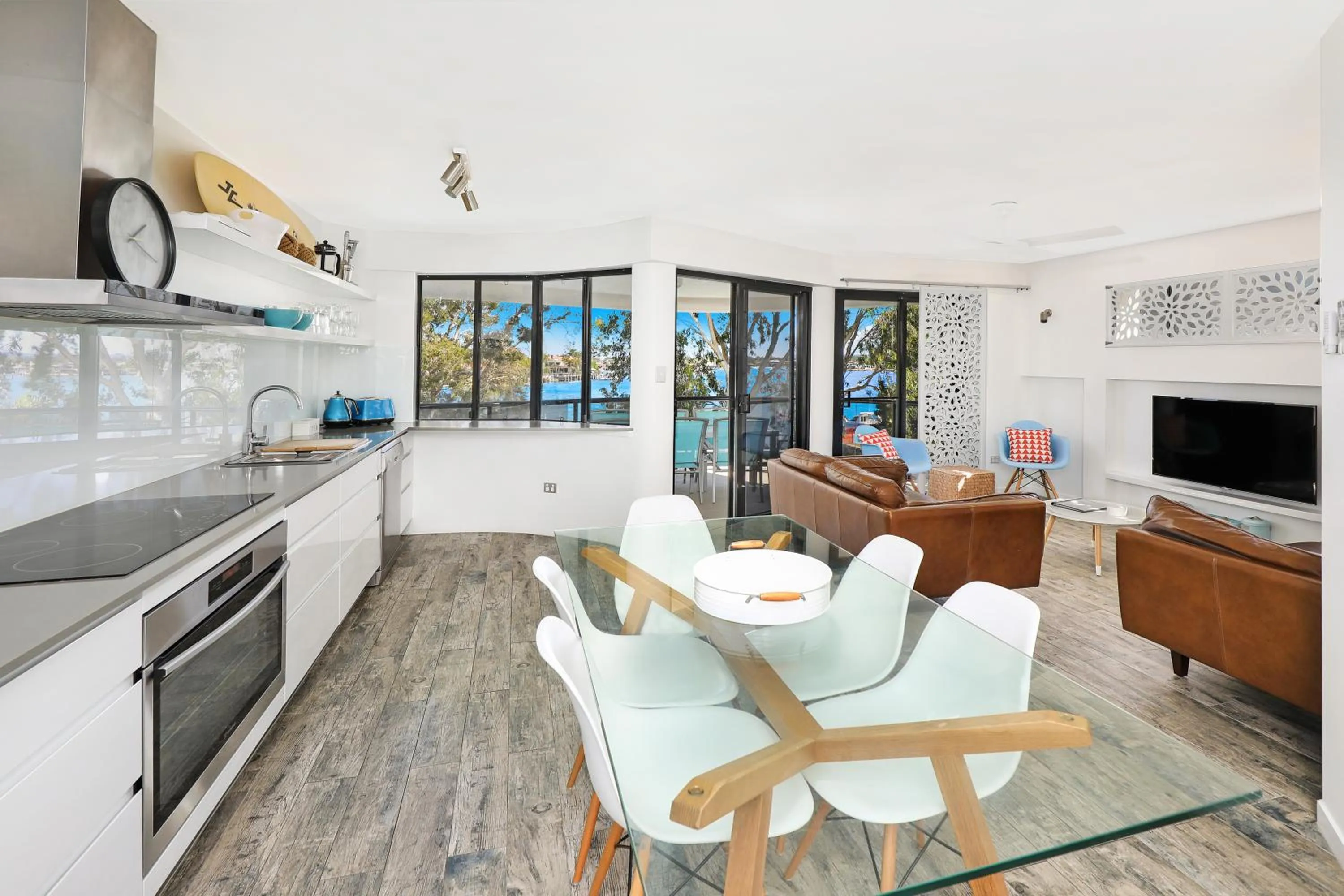 Shower in Spinnaker Quays