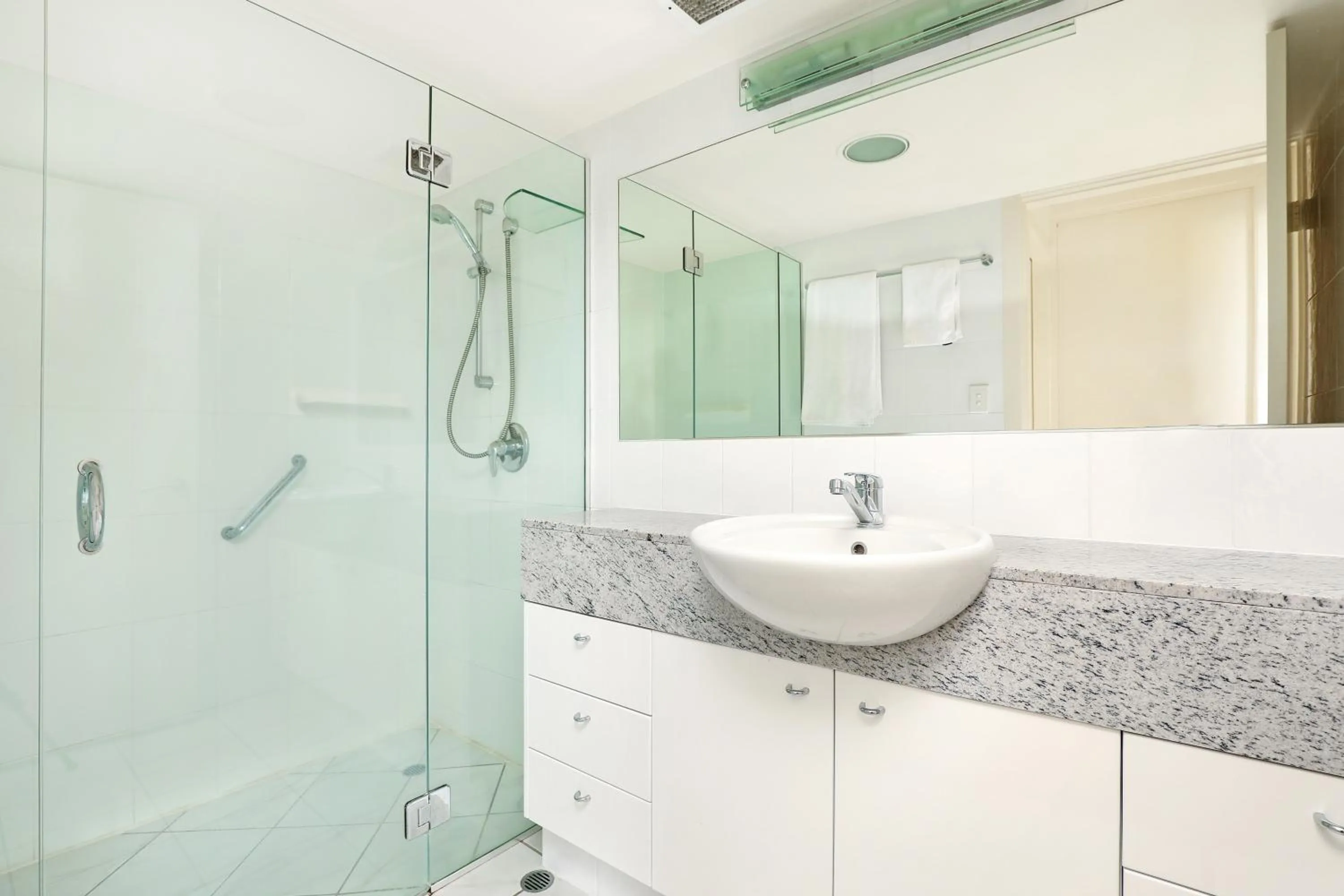 Shower in Spinnaker Quays