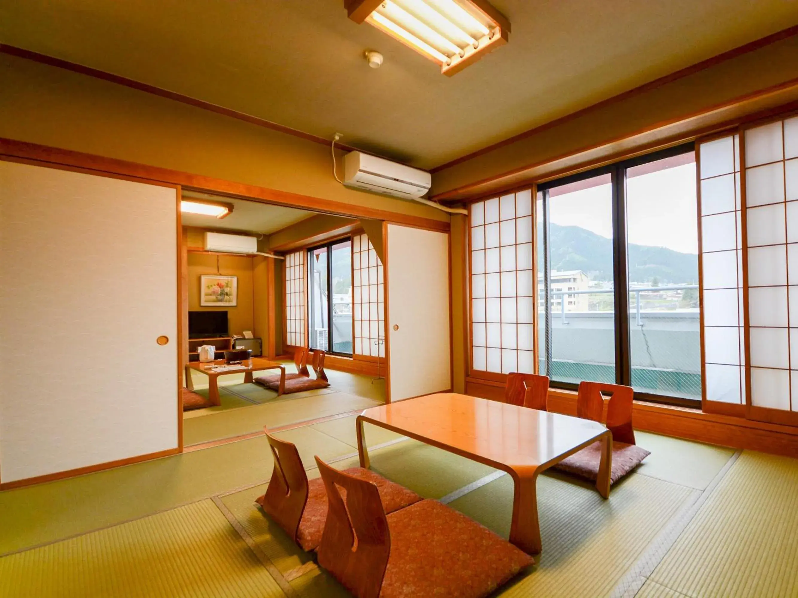 Photo of the whole room, Seating Area in Hotel Hoshikawakan