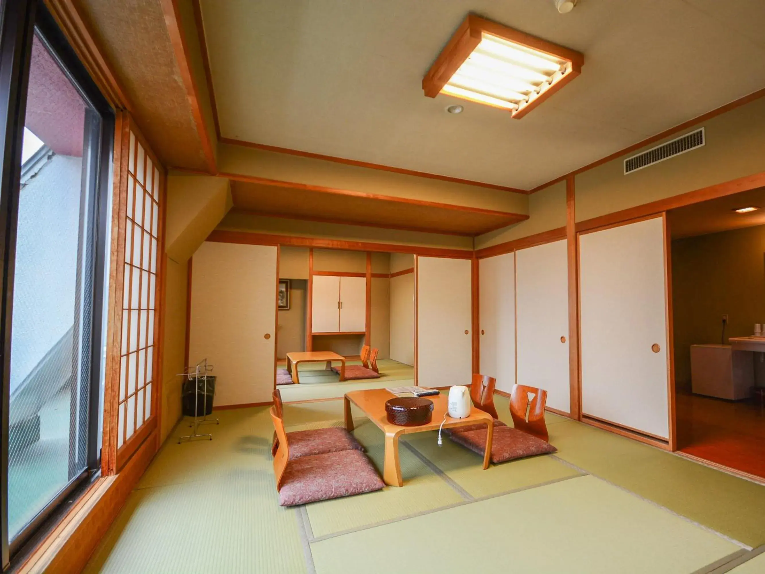 Photo of the whole room, Seating Area in Hotel Hoshikawakan