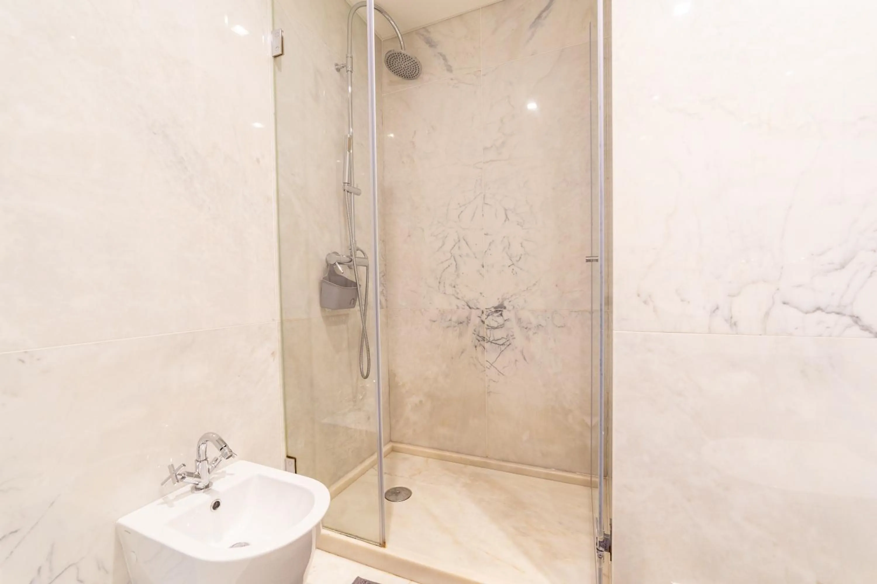 Bathroom in Industrial Lisbon Apartment