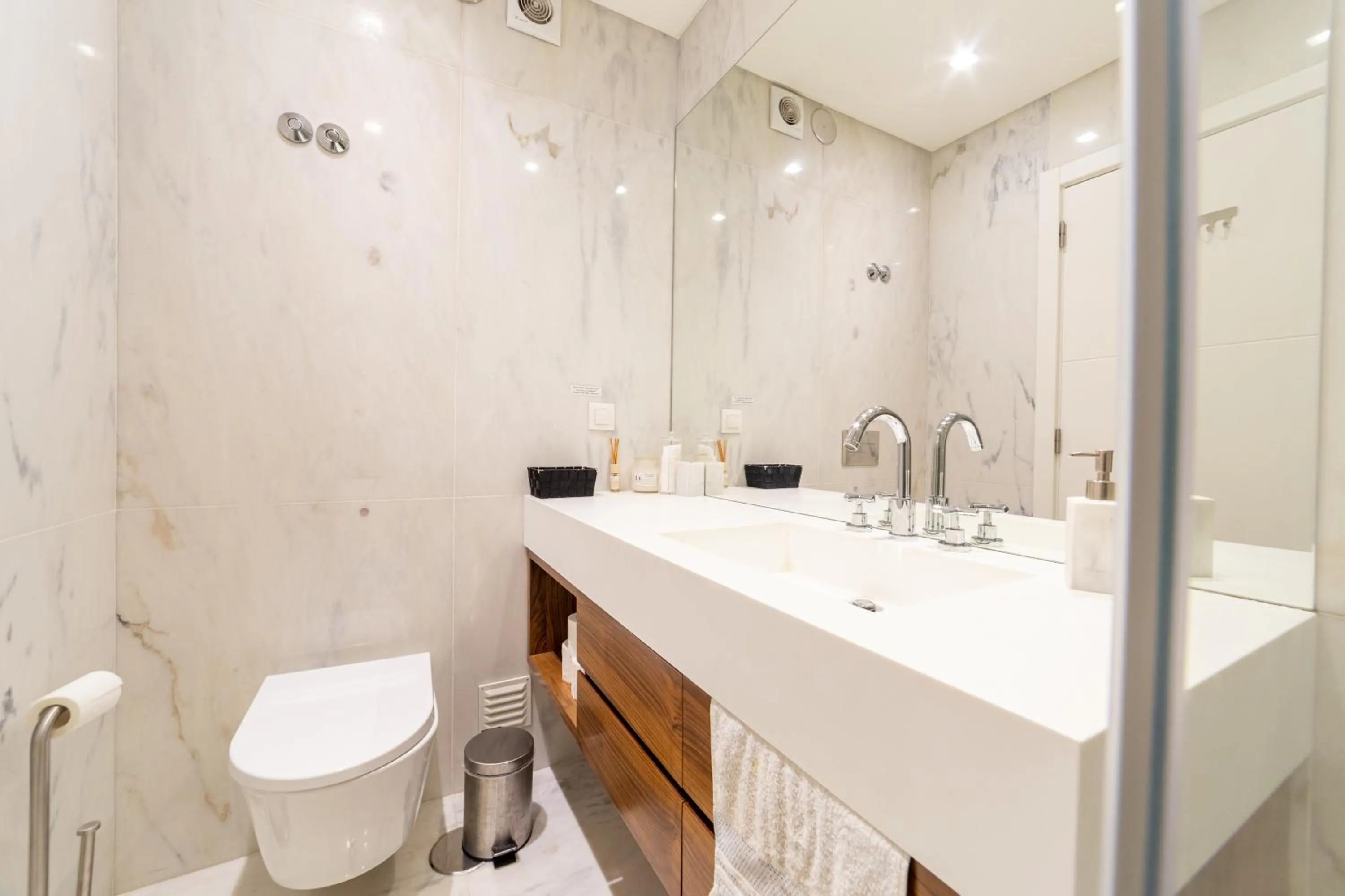 Bathroom in Industrial Lisbon Apartment