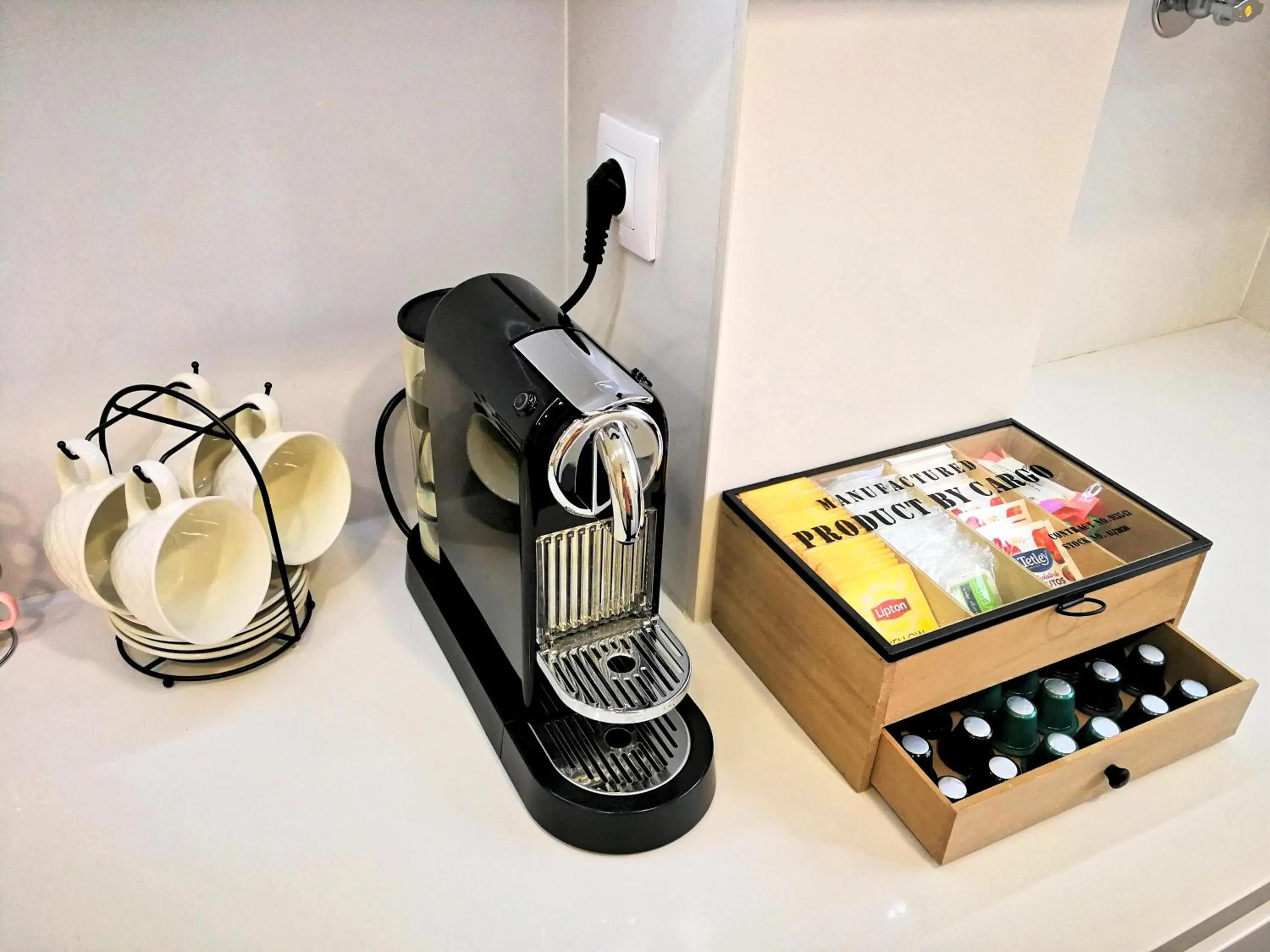 Coffee/tea facilities in Industrial Lisbon Apartment