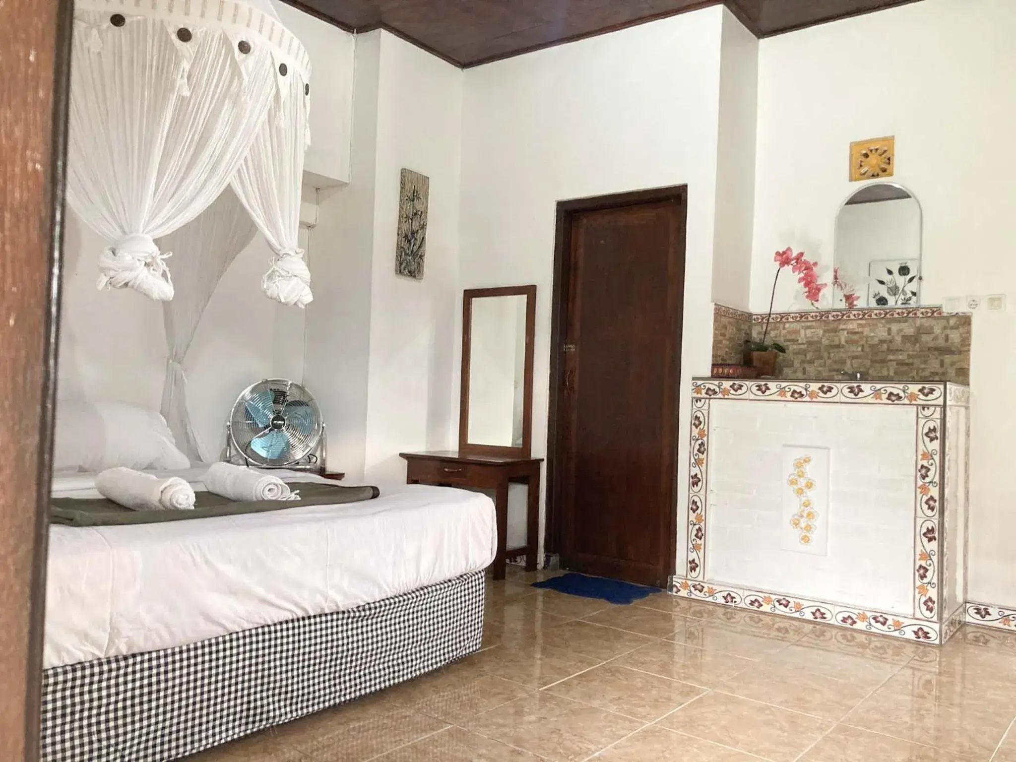 Standard Double Room with Fan in Taman Ayu Homestay Munduk Mitra RedDoorz Standard Double Room with Fan in Taman Ayu Homestay Munduk Mitra RedDoorz