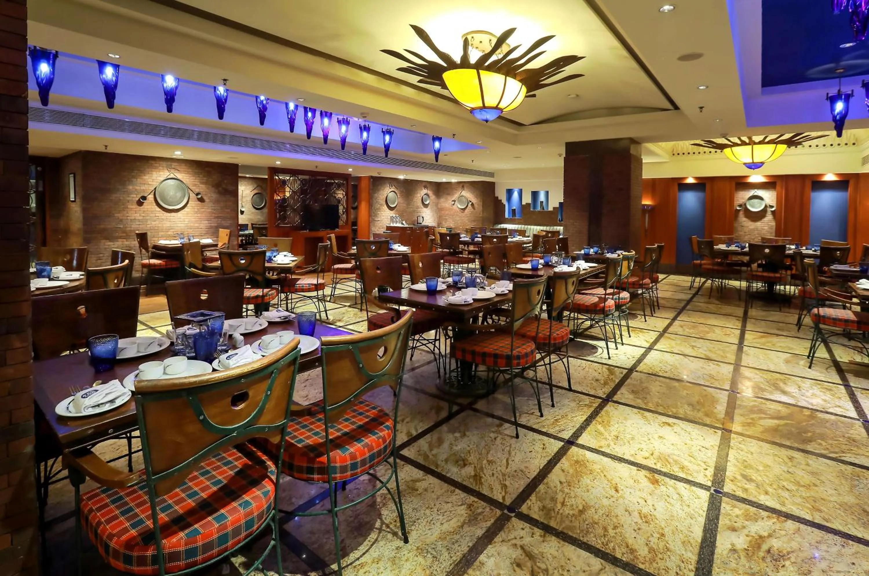 Restaurant/places to eat in Radisson Blu Hotel Chennai City Centre