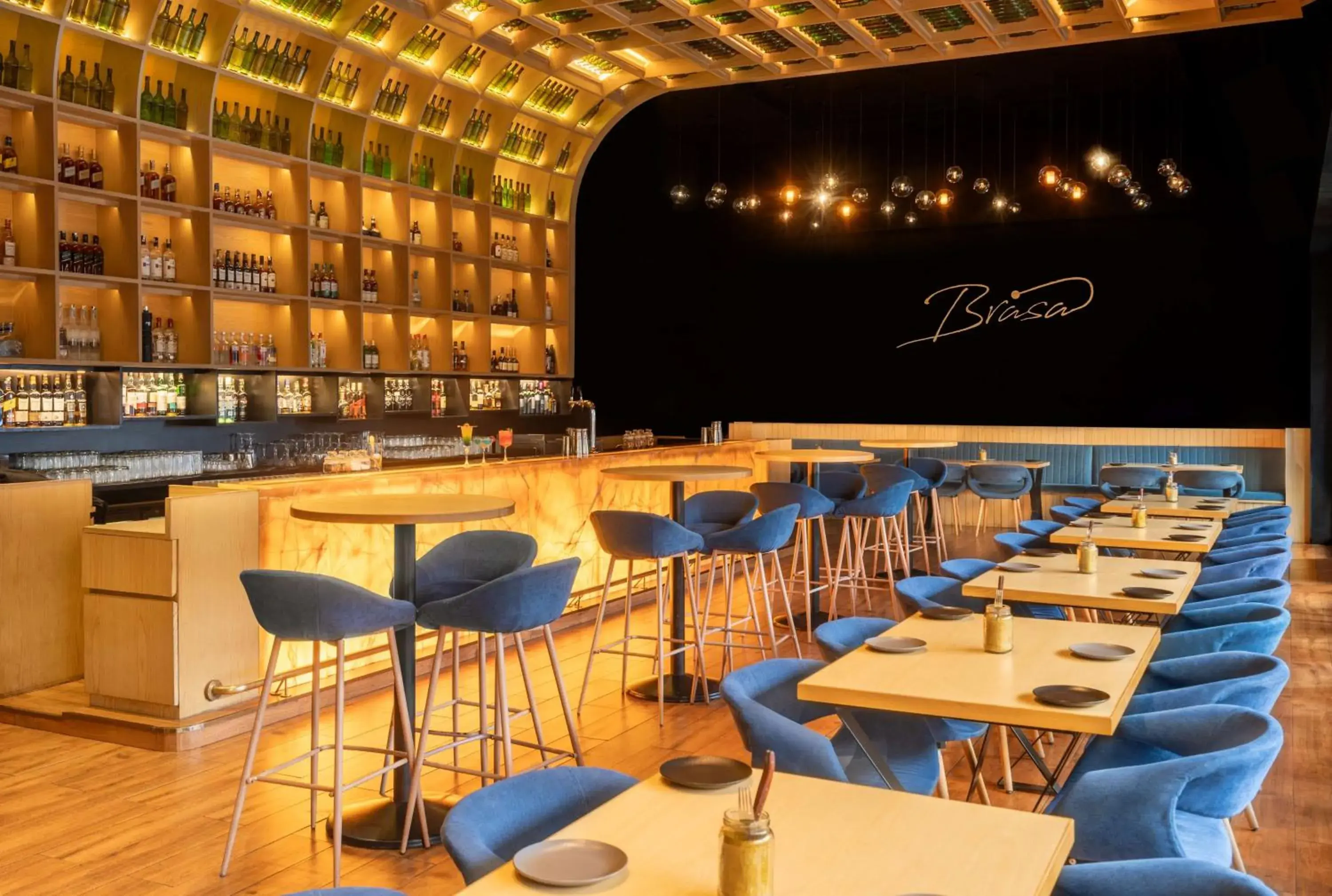 Lounge or bar in Radisson Blu Hotel Chennai City Centre Lounge or bar in Radisson Blu Hotel Chennai City Centre