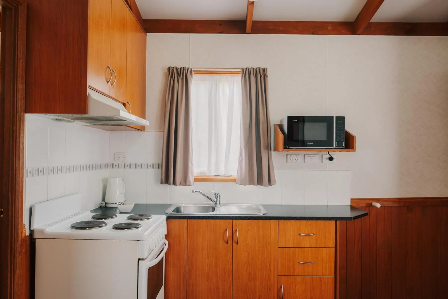 Kitchen or kitchenette in Alivio Tourist Park Canberra