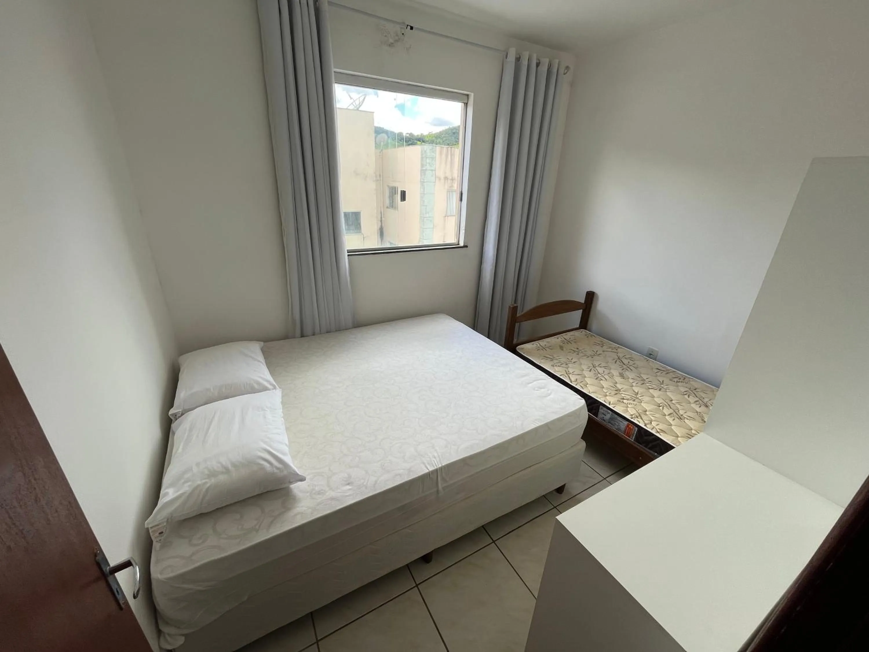 Photo of the whole room in AP Luxo Queen