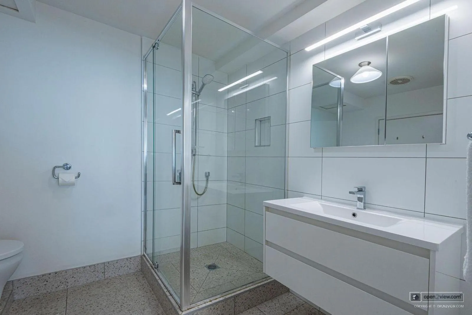 Bathroom in Austria Motel