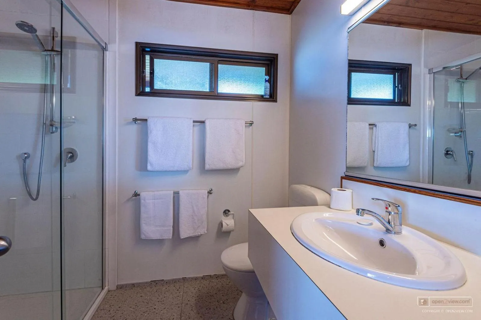 Bathroom in Austria Motel