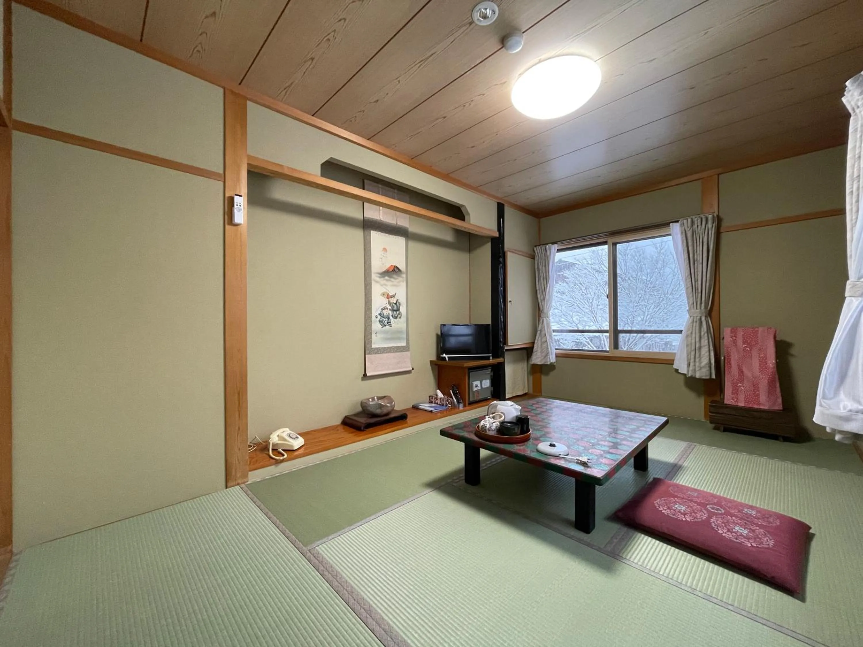 Photo of the whole room, Bed in Suisensou