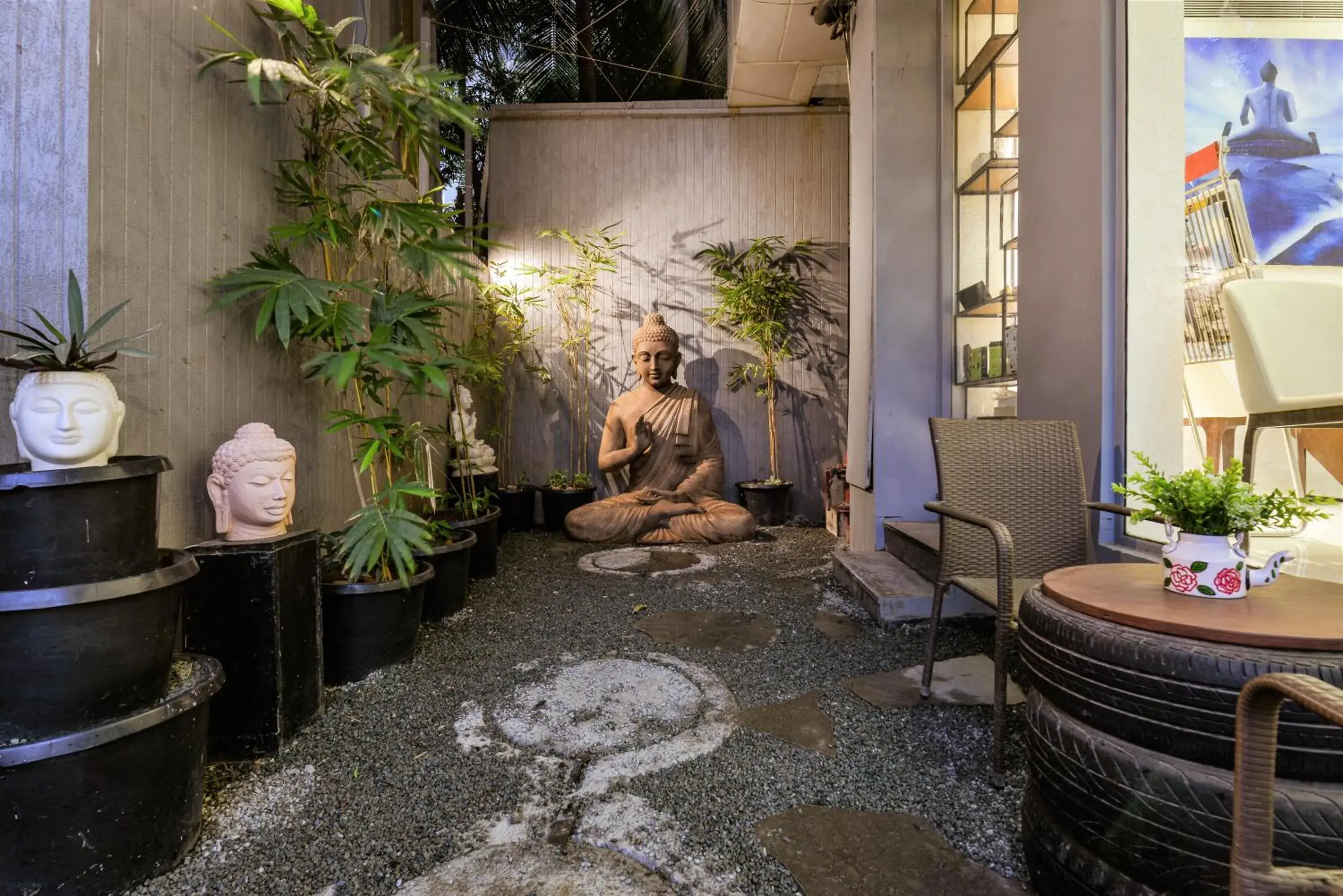 Restaurant/places to eat in Dragonfly Hotel - The Art Hotel Restaurant/places to eat in Dragonfly Hotel - The Art Hotel