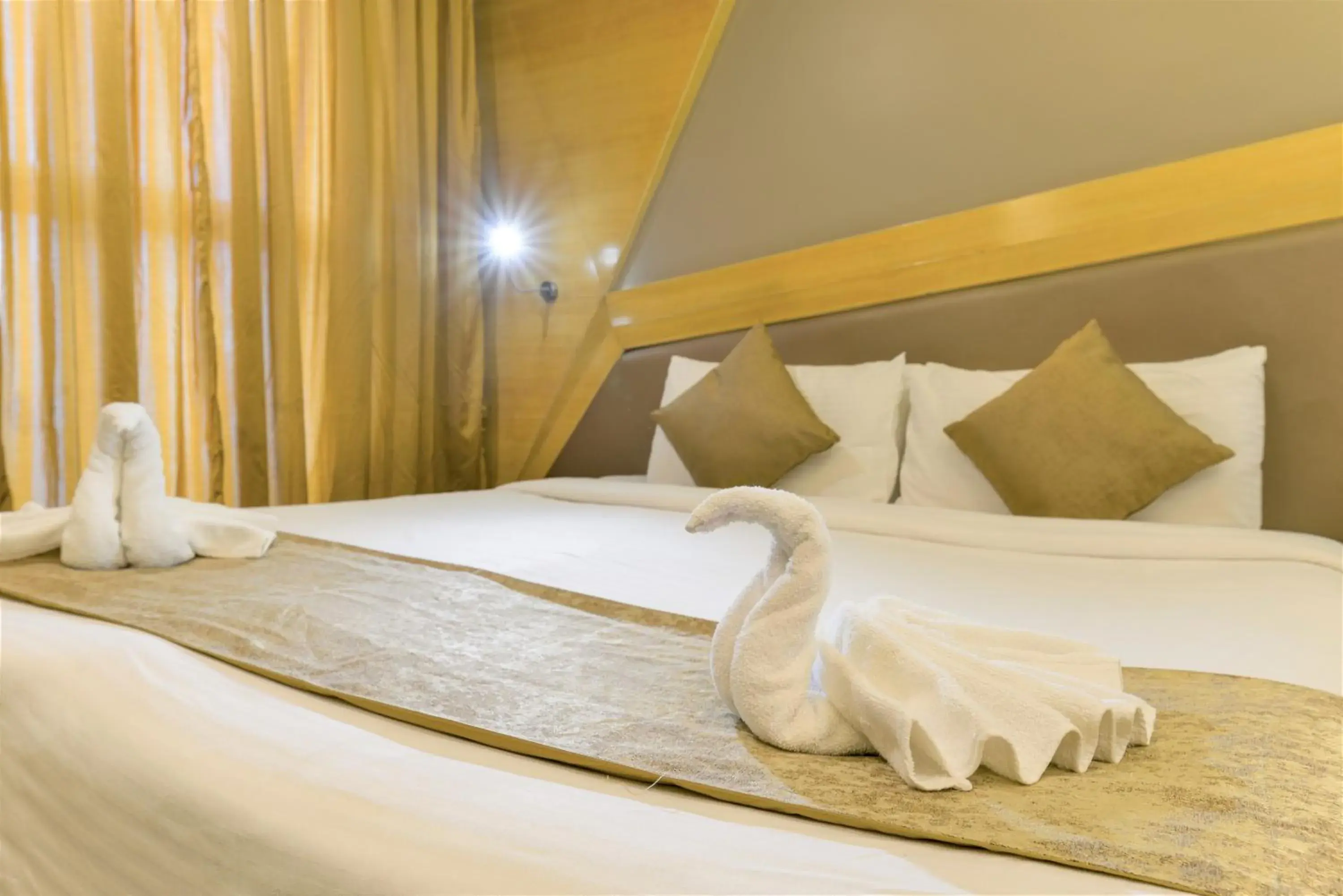 Deluxe Double or Twin Room with Airport Transfers in Dragonfly Hotel - The Art Hotel Deluxe Double or Twin Room with Airport Transfers in Dragonfly Hotel - The Art Hotel