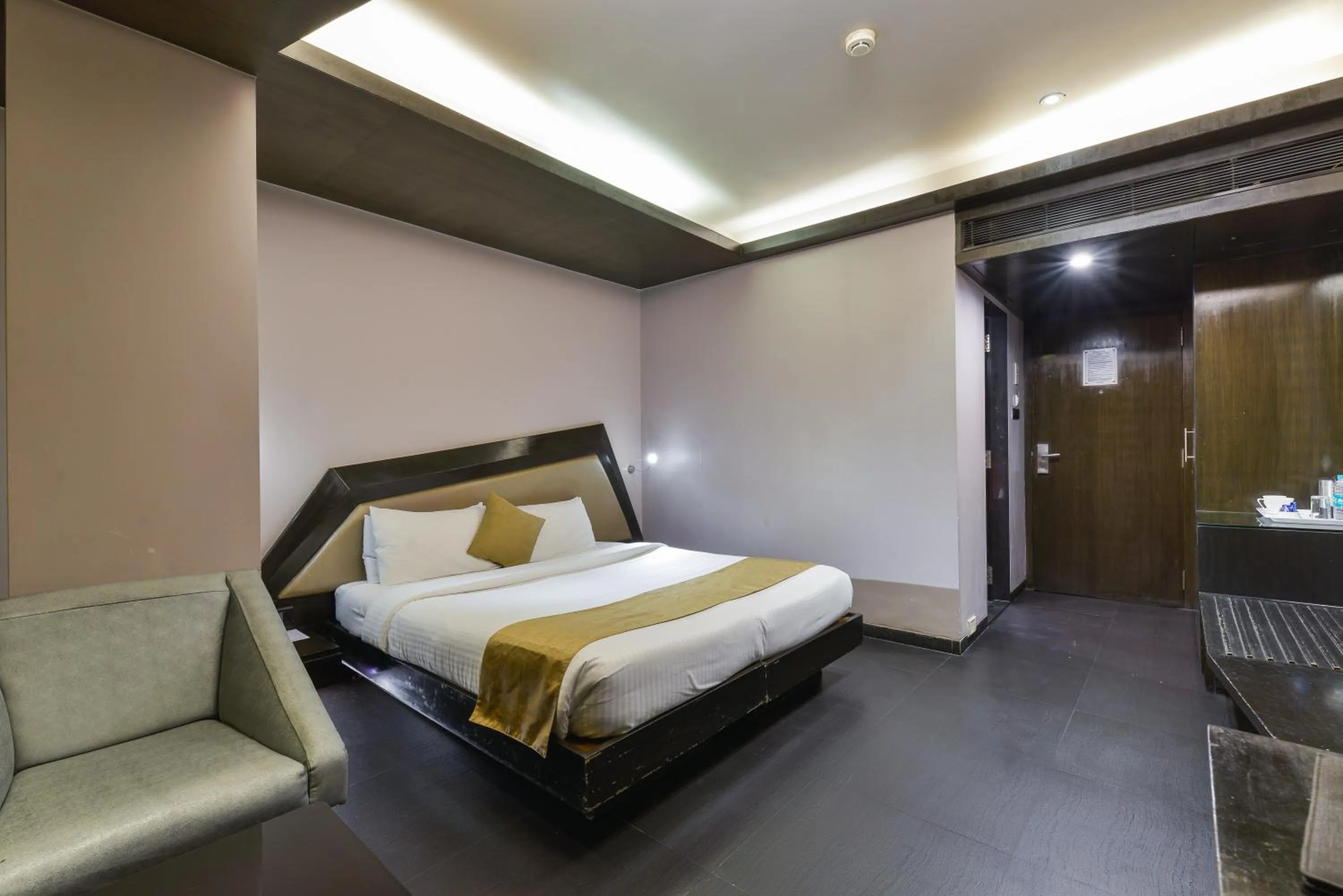 Photo of the whole room, Bed in Dragonfly Hotel - The Art Hotel