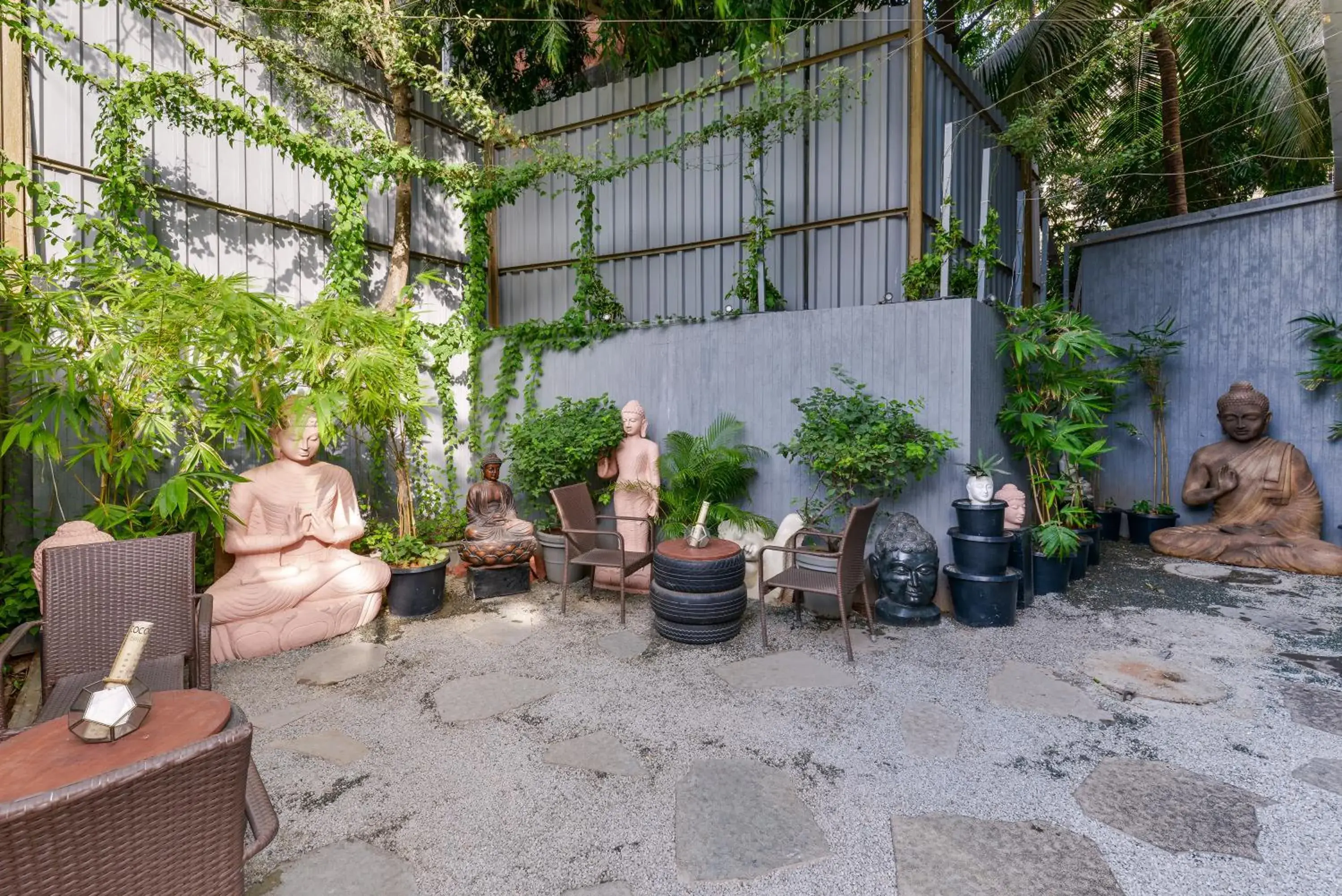 Facade/entrance in Dragonfly Hotel - The Art Hotel Facade/entrance in Dragonfly Hotel - The Art Hotel