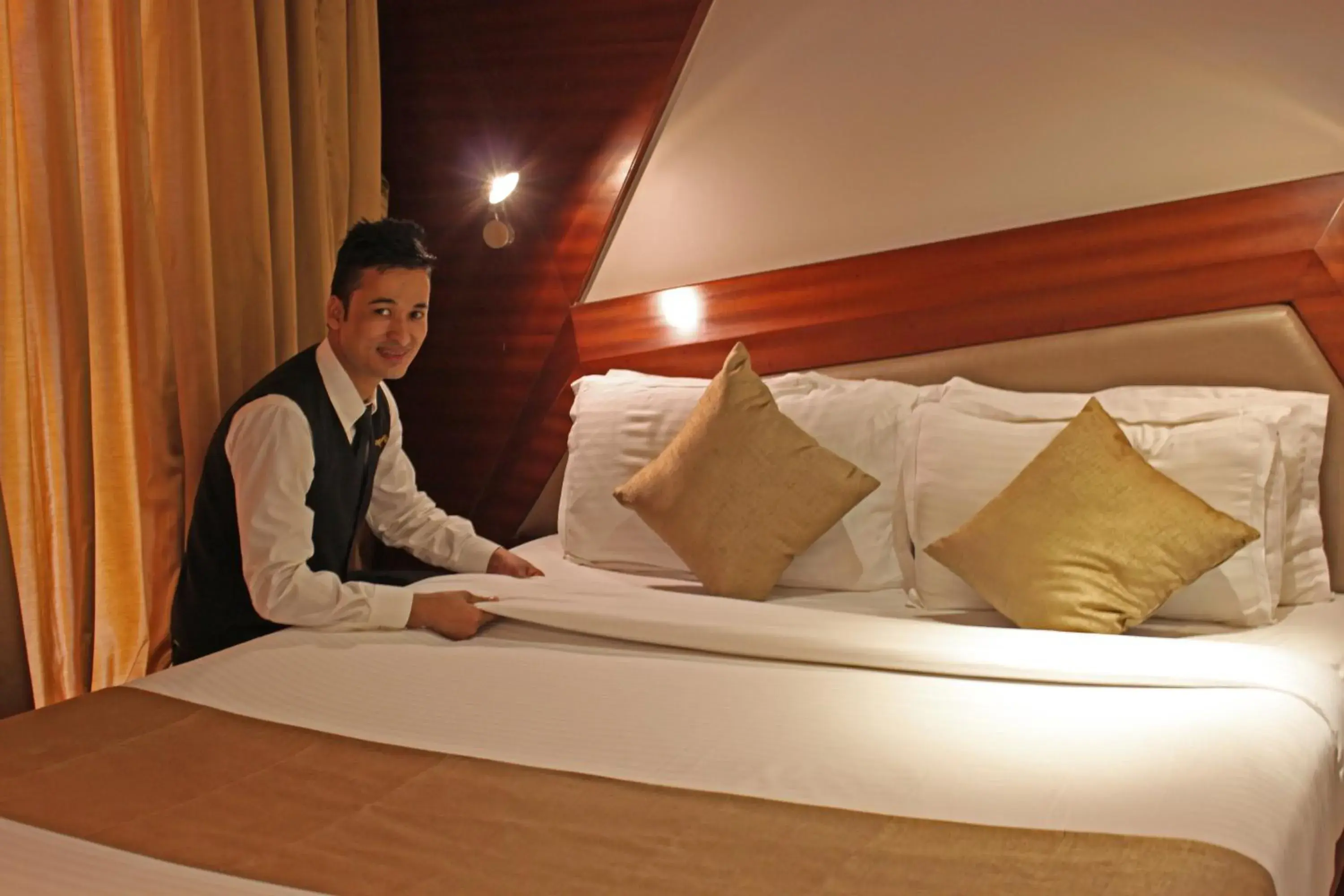 Superior Double or Twin Room with Airport Transfers in Dragonfly Hotel - The Art Hotel Superior Double or Twin Room with Airport Transfers in Dragonfly Hotel - The Art Hotel