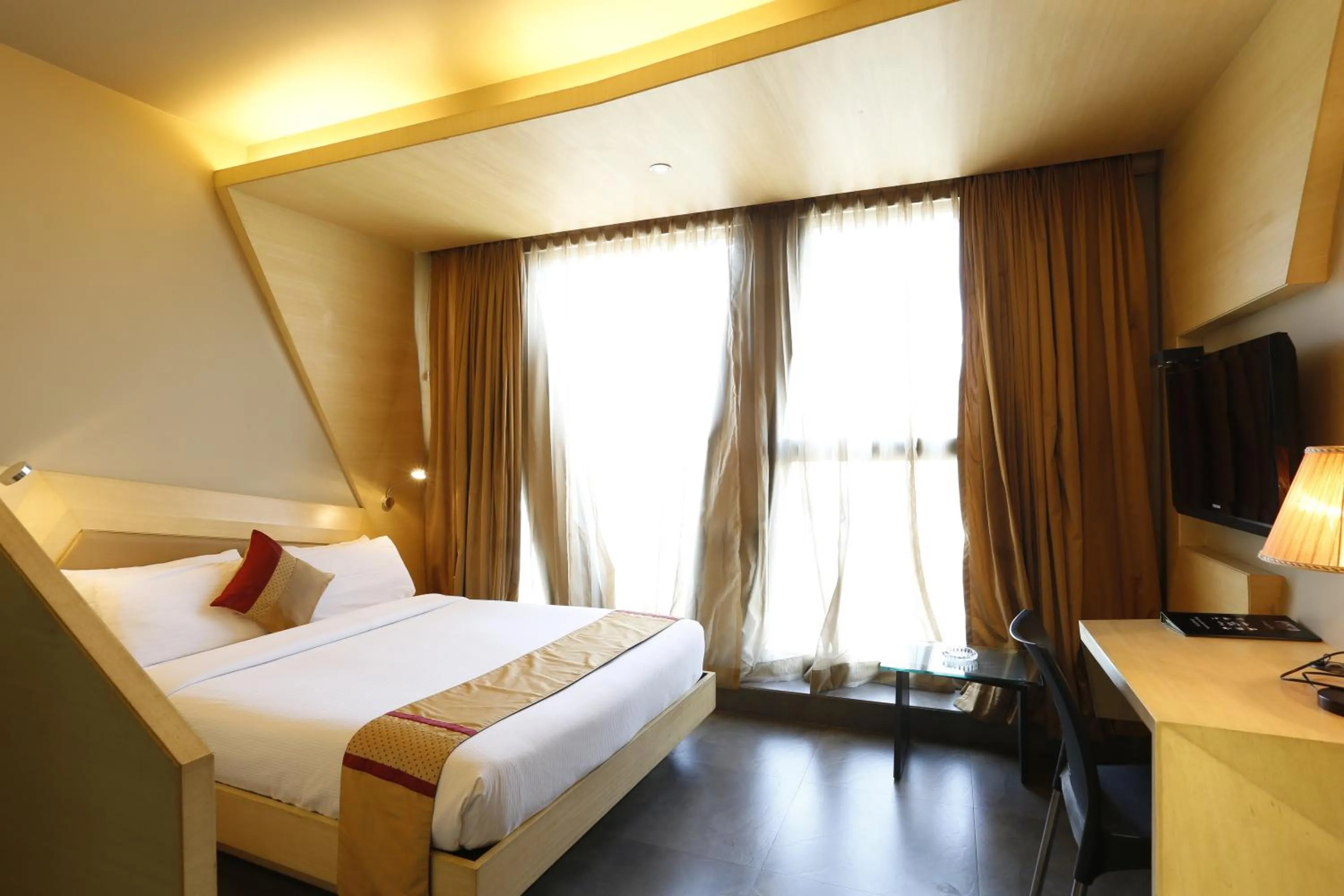 Day, Bed in Dragonfly Hotel - The Art Hotel